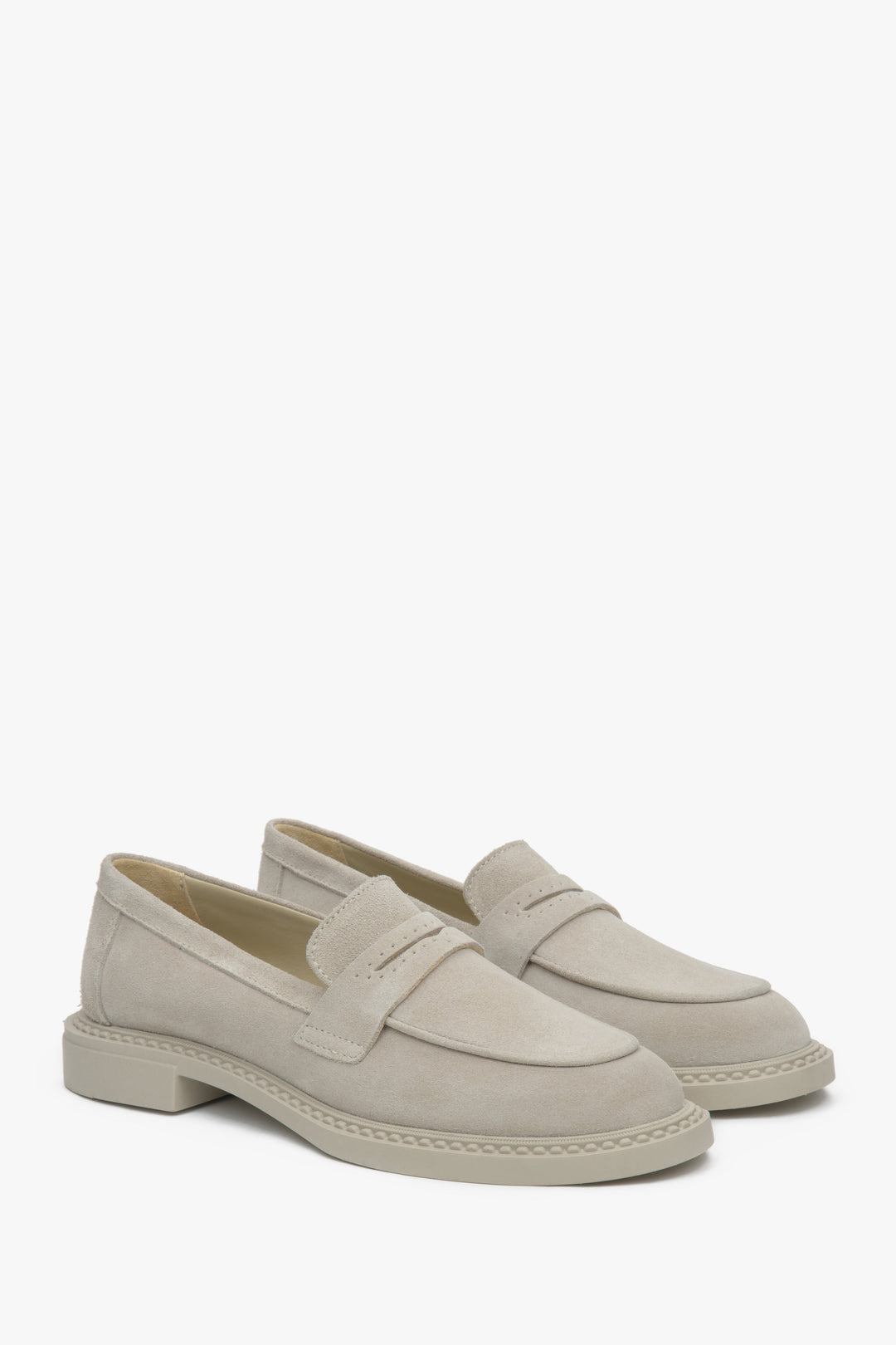 Beżowe loafersy damskie Penny z naturalnego włoskiego weluru.