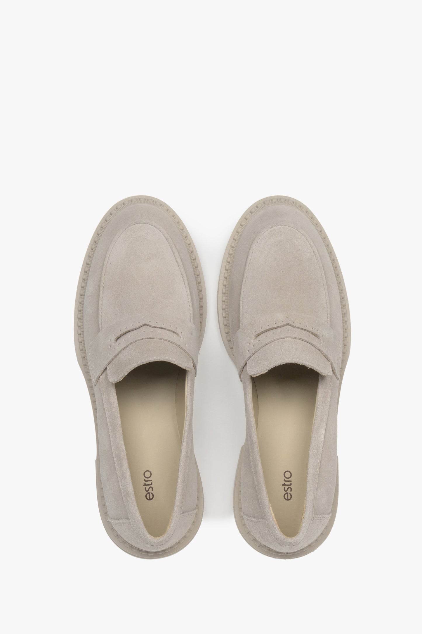 Damskie loafersy Penny z beżowego naturalnego weluru – styl klasyczny.
