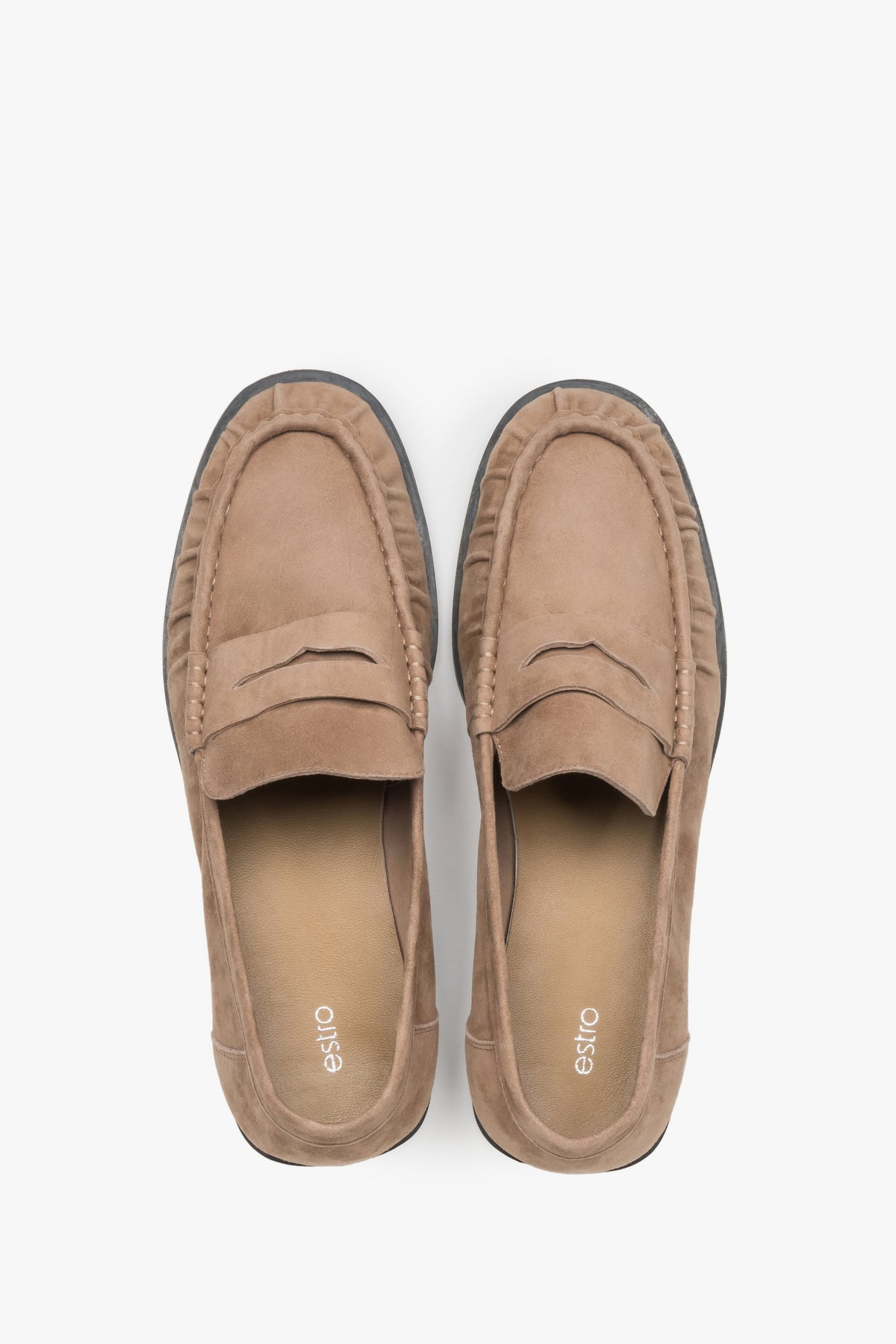 Loafersy damskie, beżowe, z weluru naturalnego, z ozdobnymi przeszyciami, Estro.
