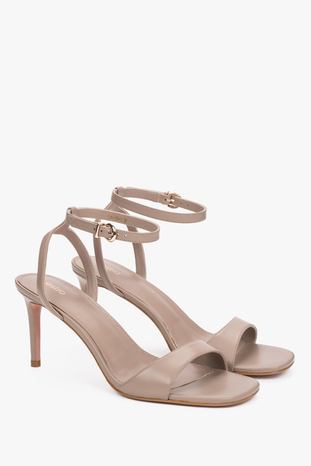 Beżowe sandałki damskie na szpilce ze skóry naturalnej.