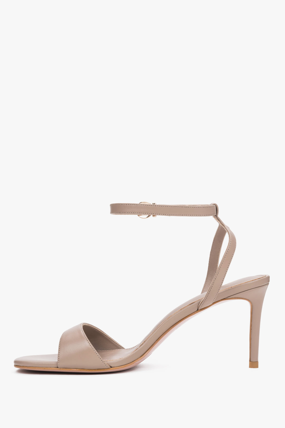 Damskie beżowe sandałki na szpilce ze skóry naturalnej Estro.