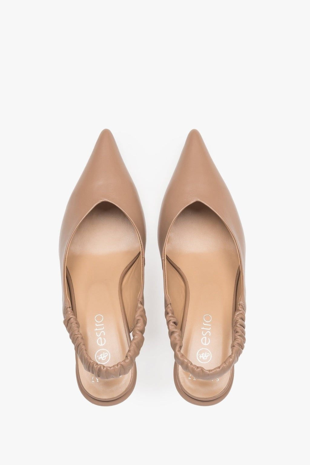 Damskie skórzane czółenka typu slingback w kolorze beżowym - prezentacja modelu z góry.
