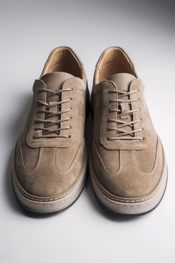 Codzienne beżowe trampki męskie z weluru naturalnego z amortyzującą podeszwą