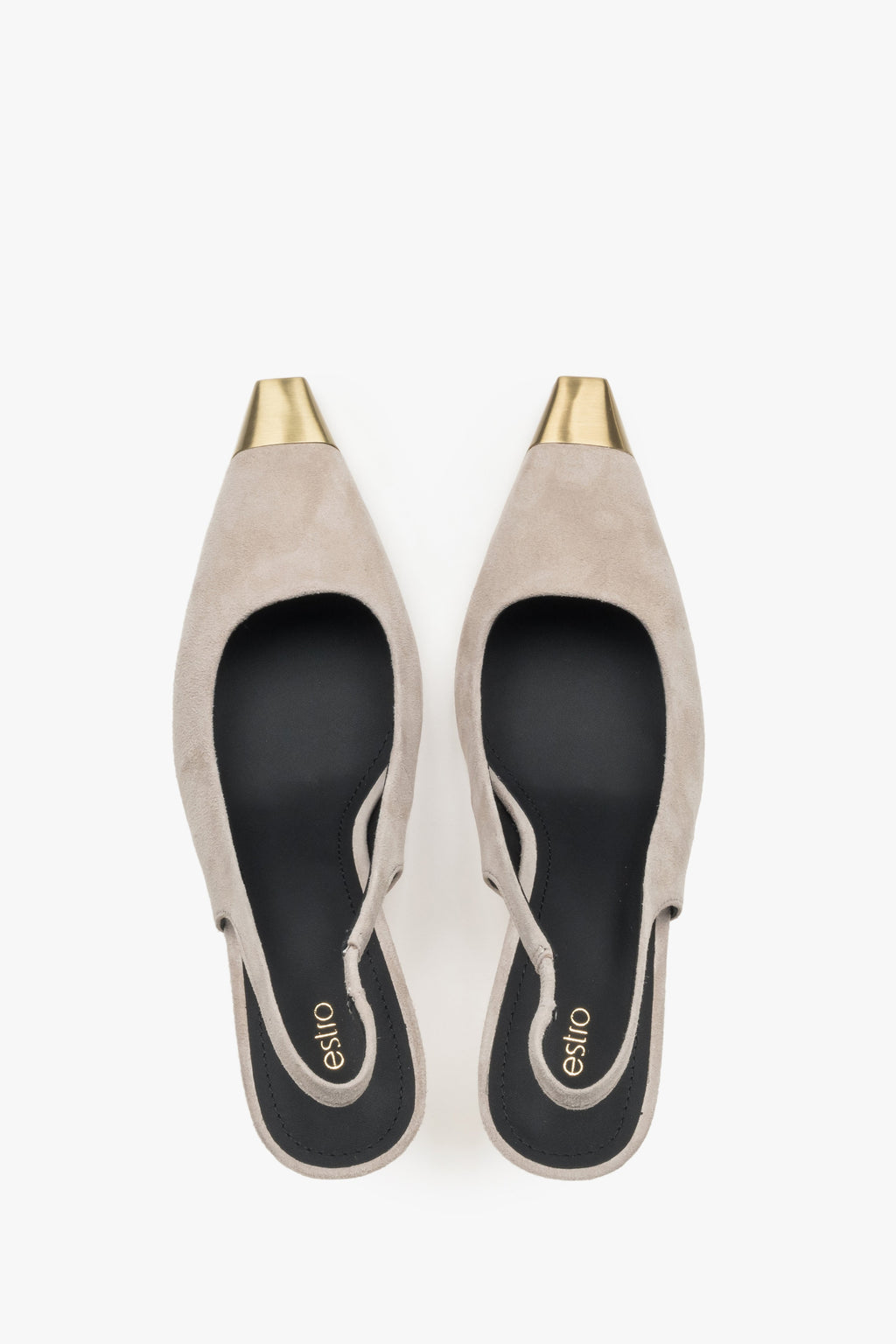 Beżowe welurowe czółenka damskie typu slingback na szpilce ze złotymi detalami.