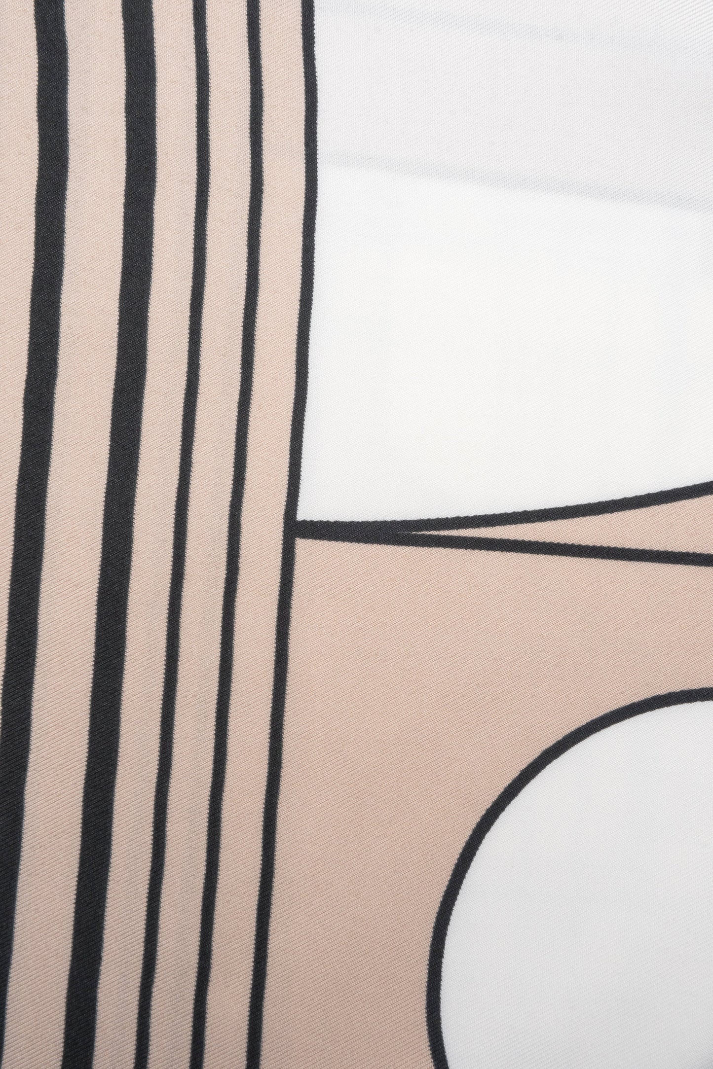 Damska beżowo-czarna apaszka z abstrakcyjnym wzorem Estro.