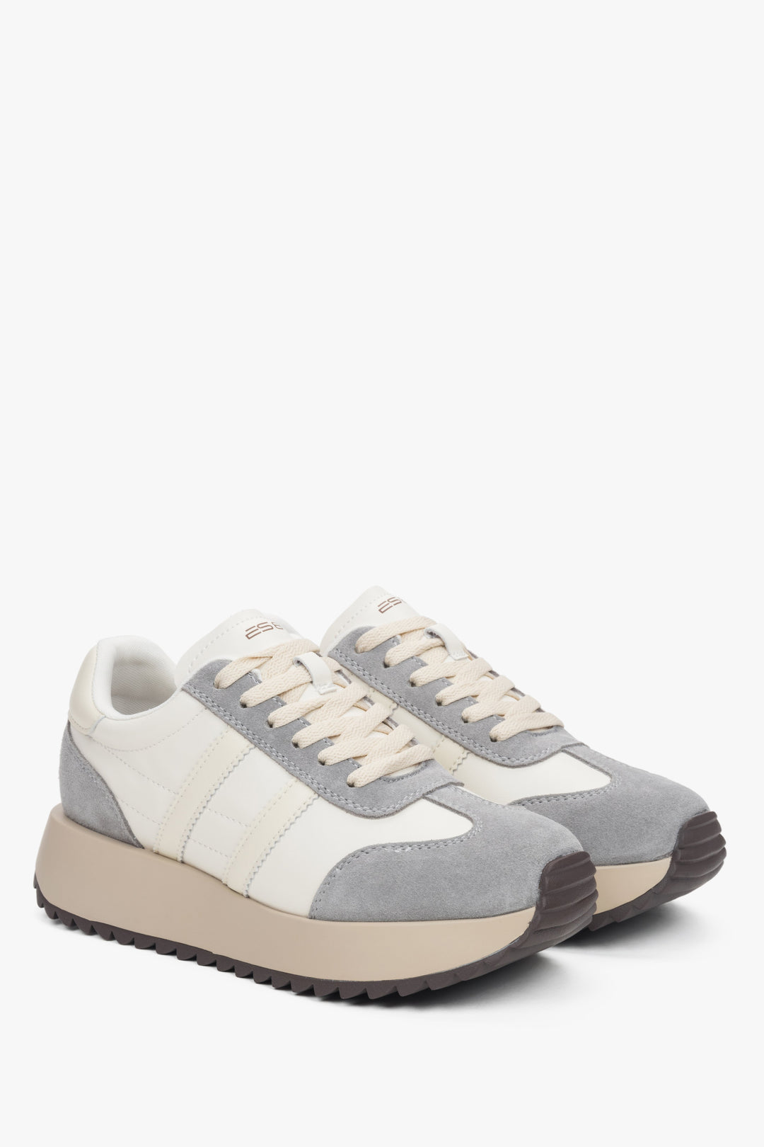 Beżowo-szare sneakersy damskie ze skóry naturalnej i weluru.