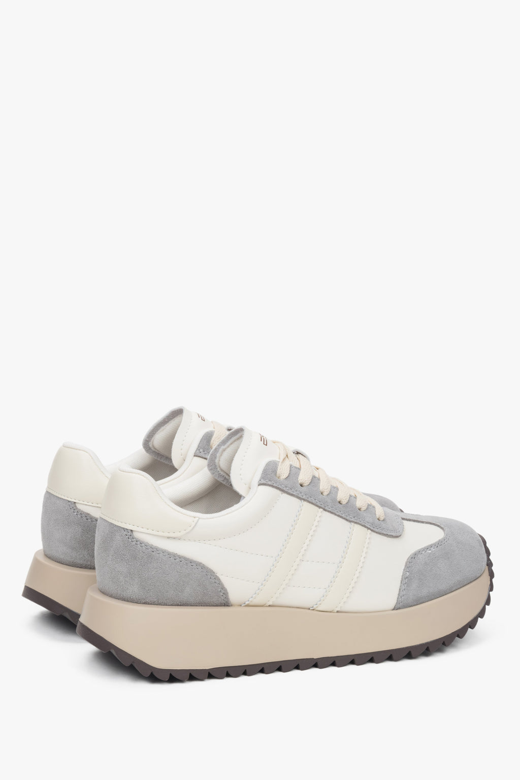 Ze skóry naturalnej i weluru, beżowo-szare sneakersy damskie ES8 ER00116894.
