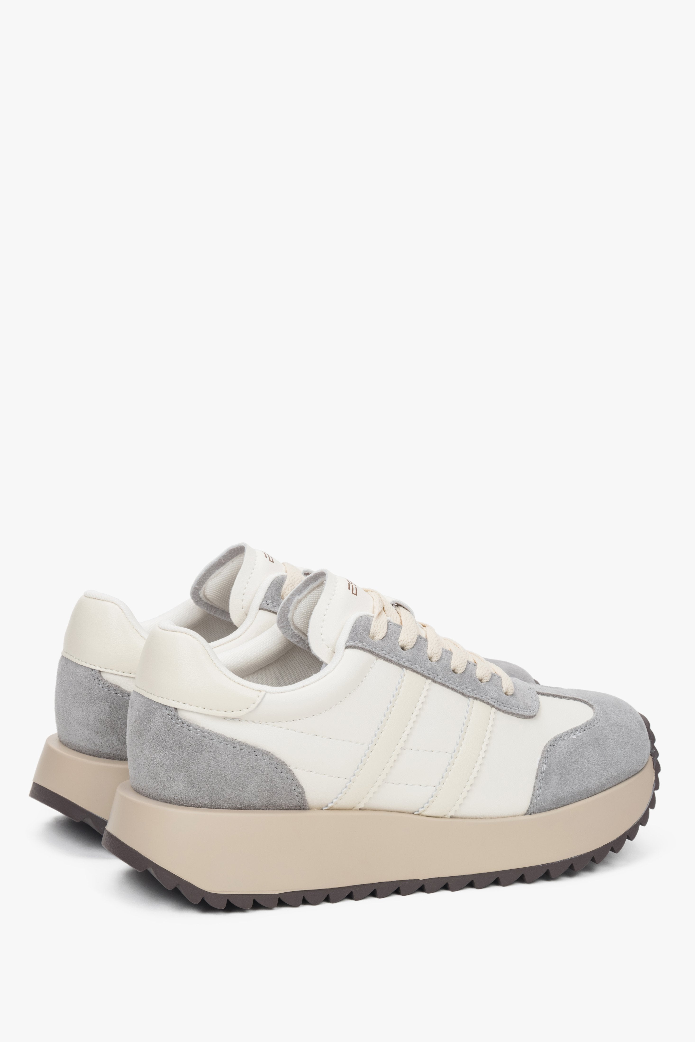 Ze skóry naturalnej i weluru, beżowo-szare sneakersy damskie ES8 ER00116894.