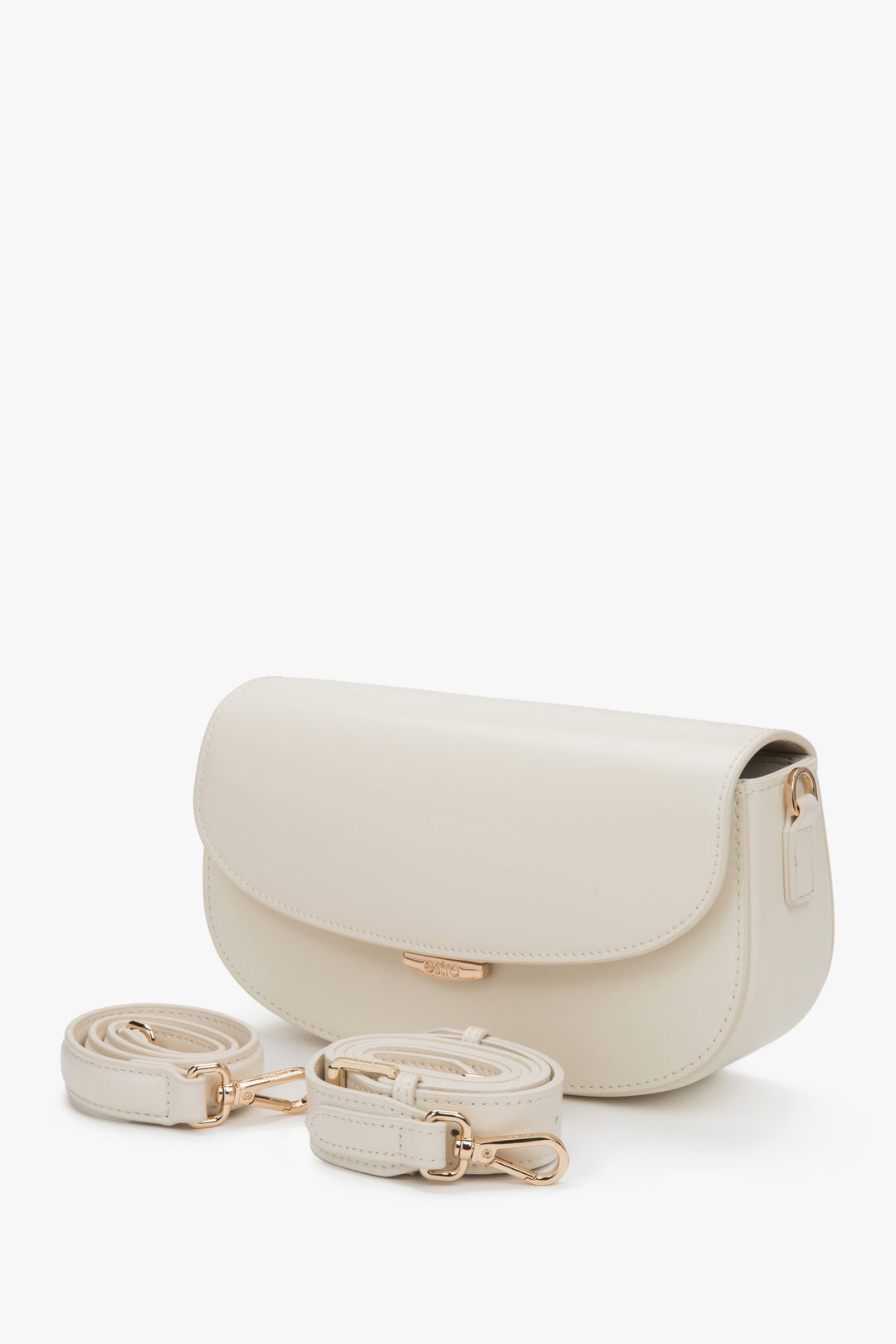 Damska biała torebka na ramię w kształcie podkowy ze skóry naturalnej Estro.