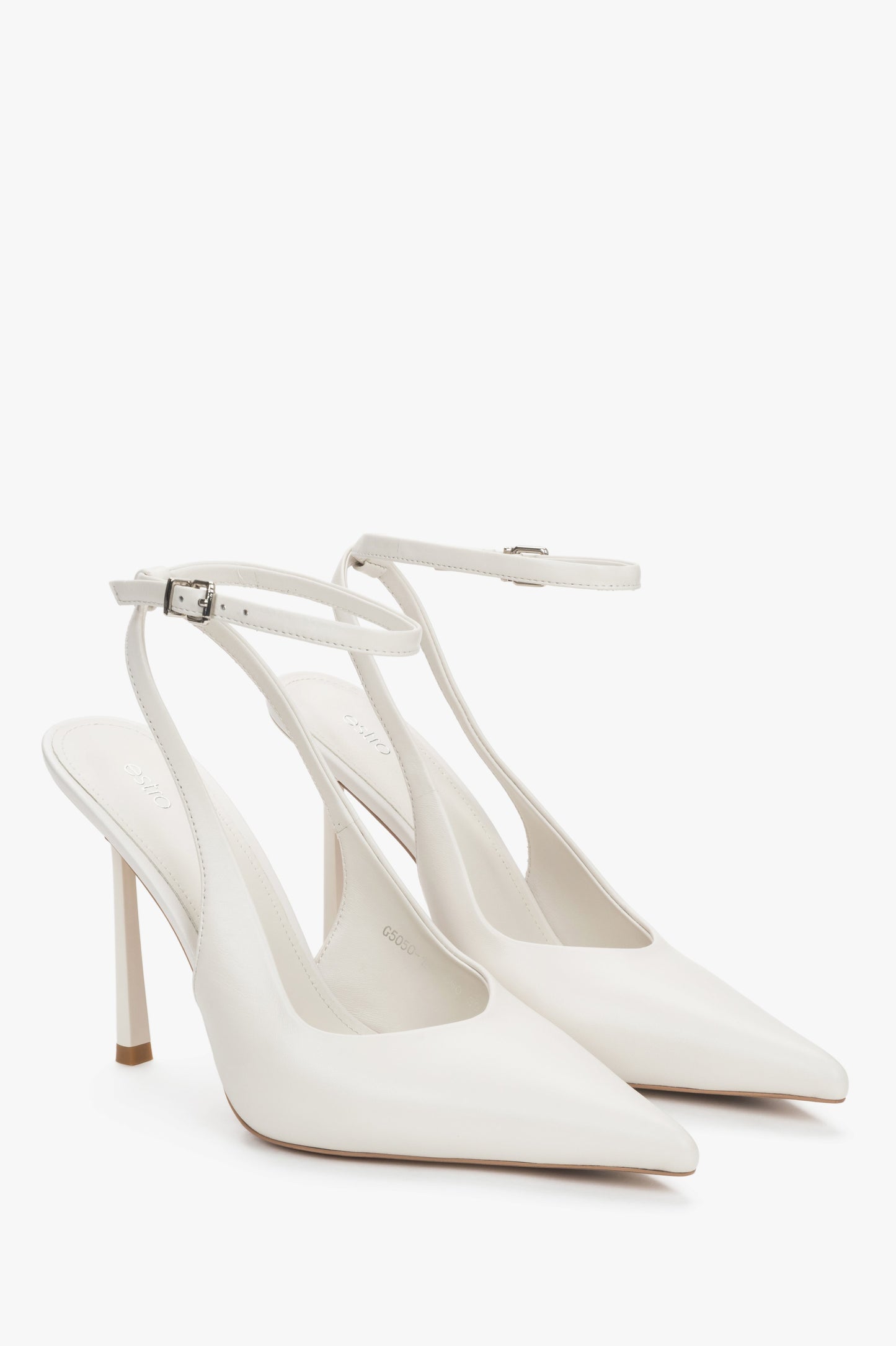 Białe czółenka damskie z odkrytą piętą typu slingback ze skóry naturalnej Estro ER00119279.