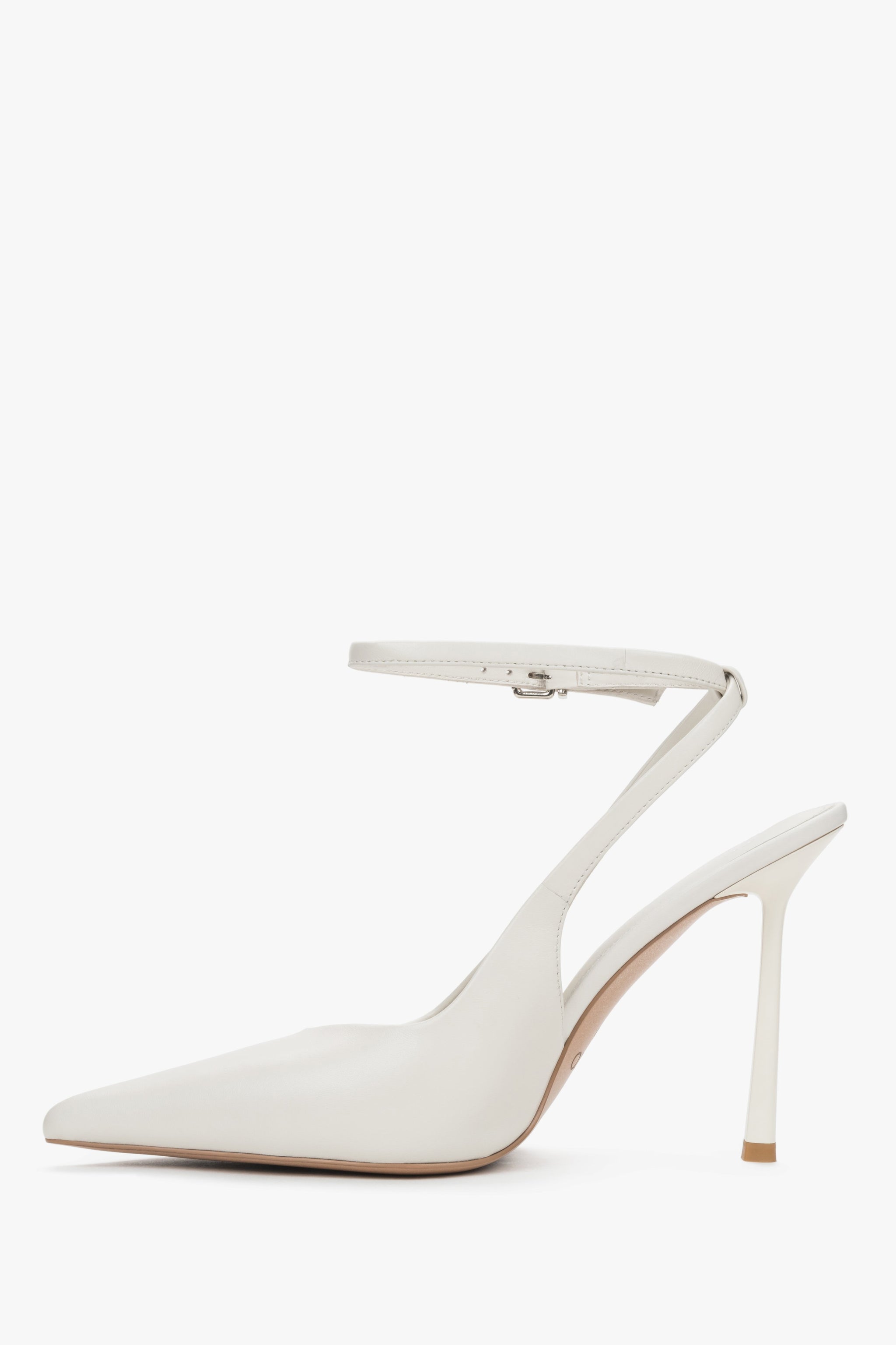 Damskie białe czółenka z odkrytą piętą typu slingback ze skóry naturalnej Estro.
