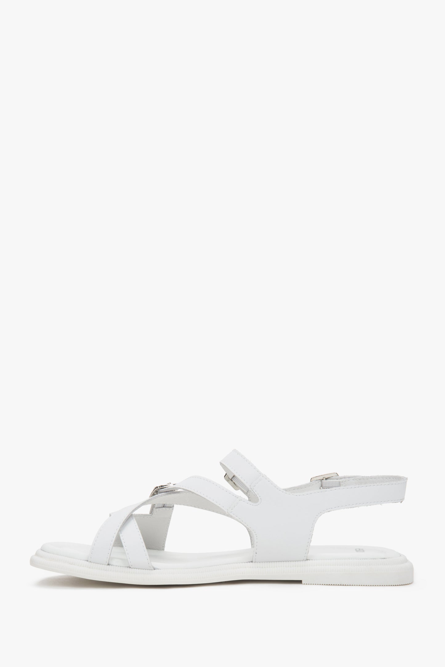Sandały damskie, białe, na płaskiej podeszwie, ze skóry naturalnej, ze srebrnymi detalami, Estro - profil buta.