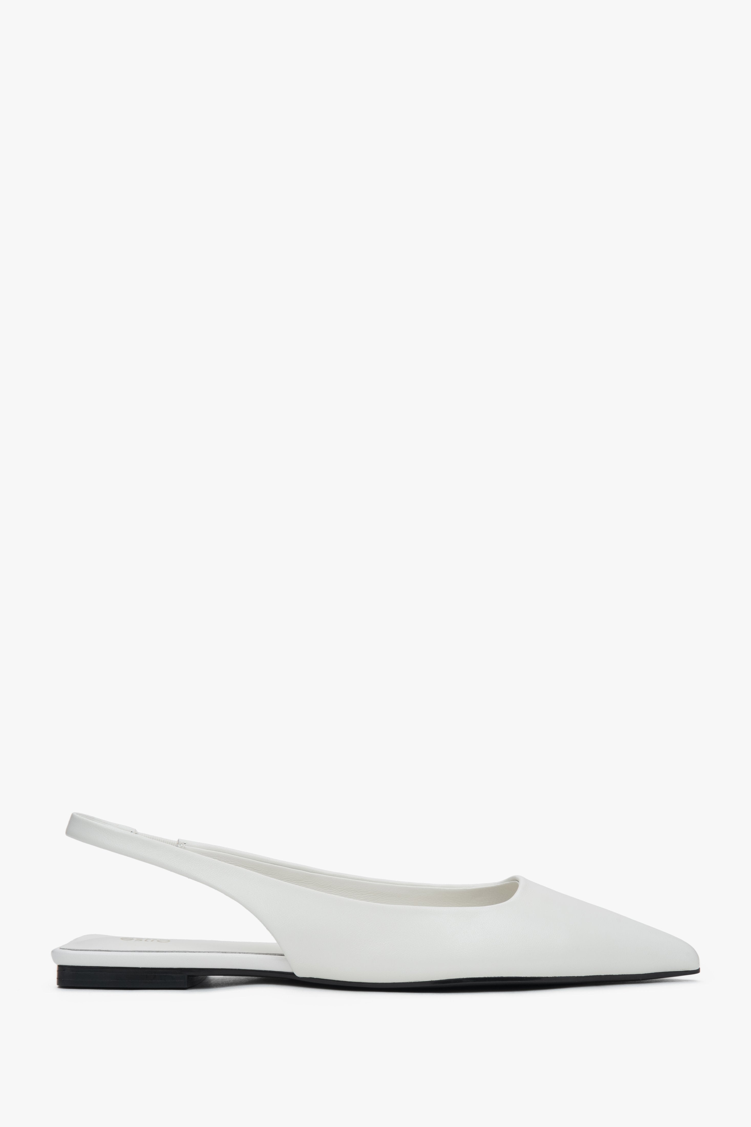 Białe sandały damskie na płaskim obcasie ze skóry naturalnej typu slingback Estro ER00117211.