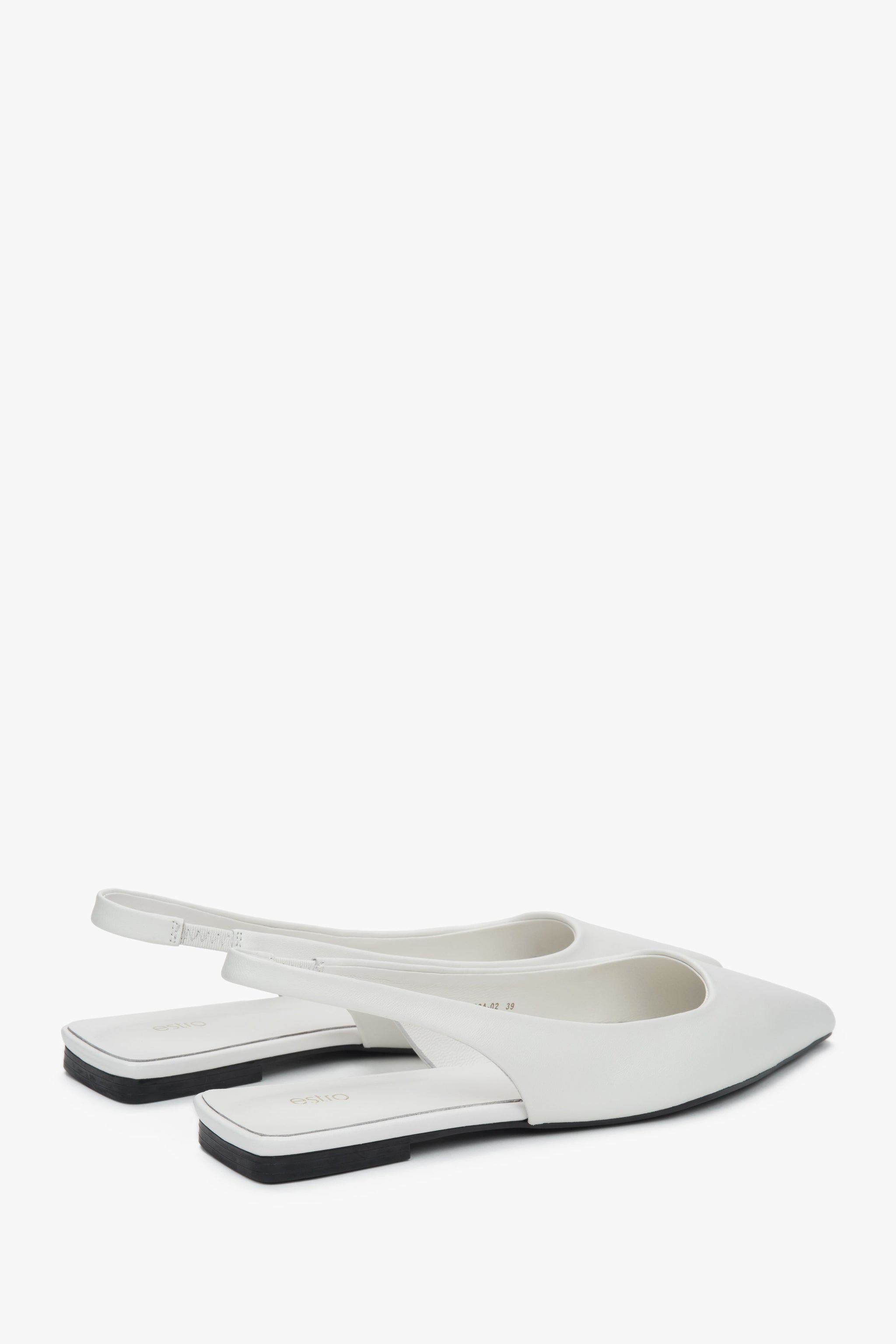 Ze skóry naturalnej, białe sandały damskie na płaskim obcasie typu slingback Estro.