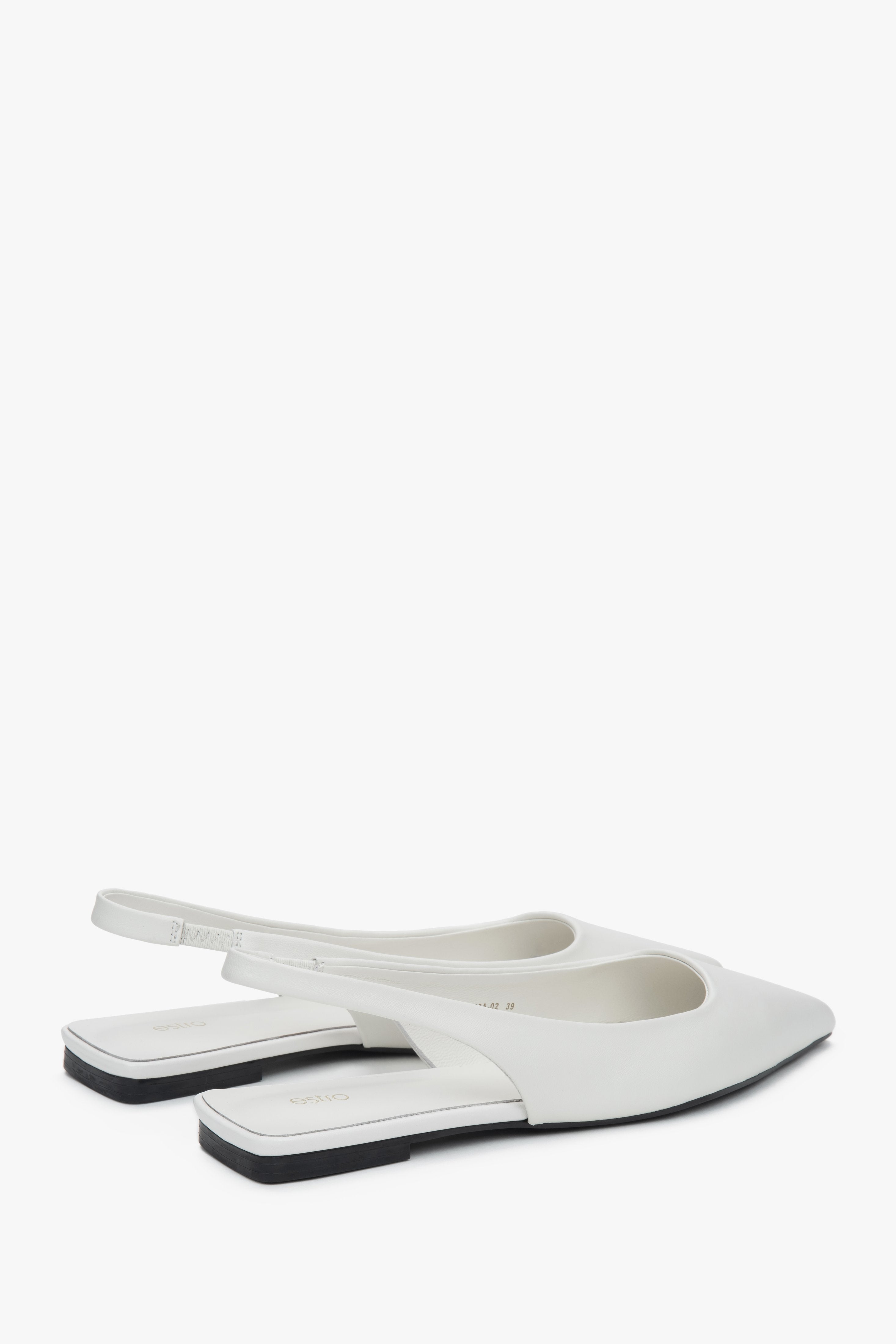 Ze skóry naturalnej, białe sandały damskie na płaskim obcasie typu slingback Estro.