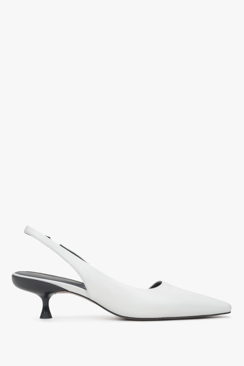 Białe skórzane czółenka damskie na niskim obcasie typu slingback Estro ER00116926.