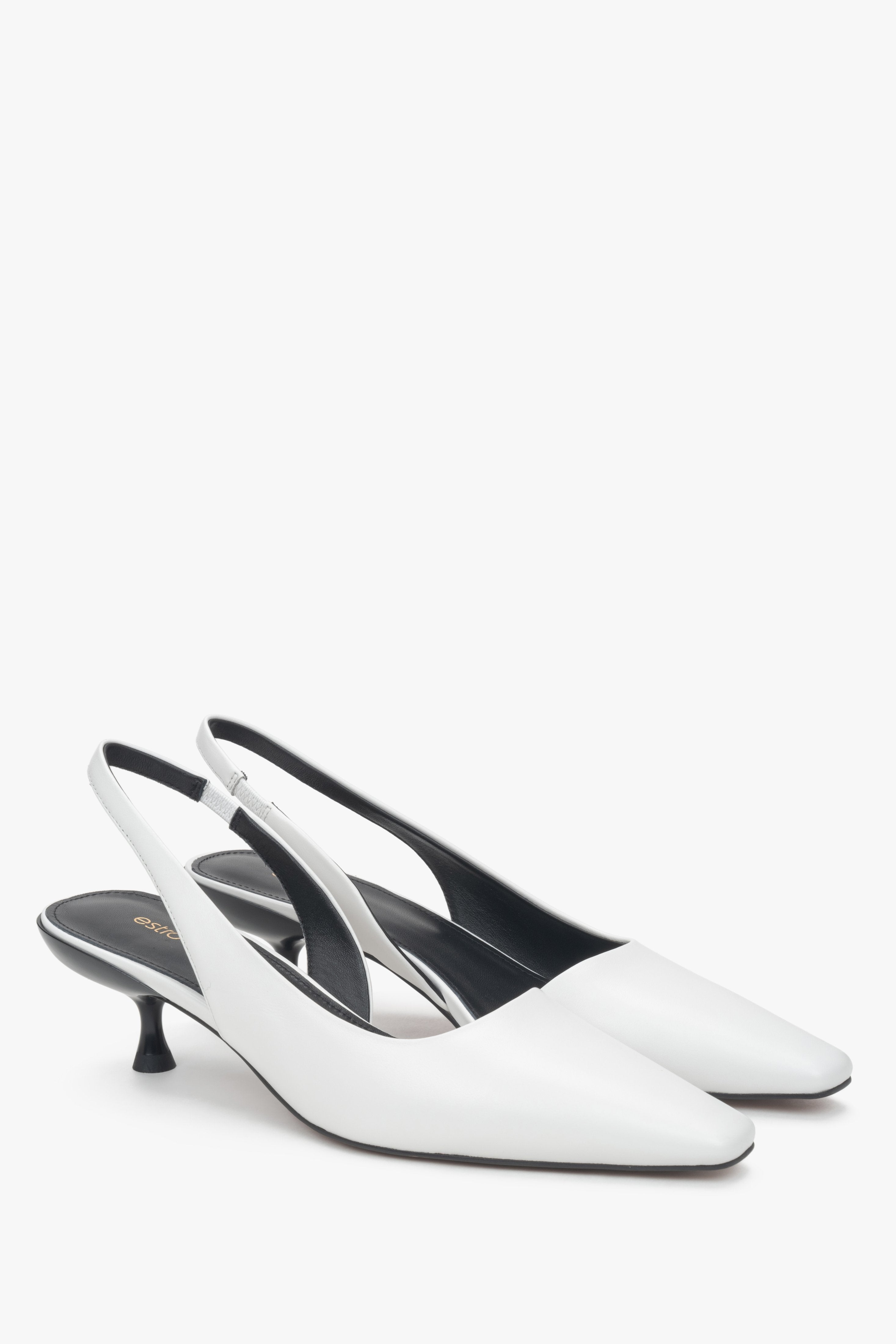 Białe damskie czółenka ze skóry naturalnej na niskim obcasie typu slingback marki Estro.​