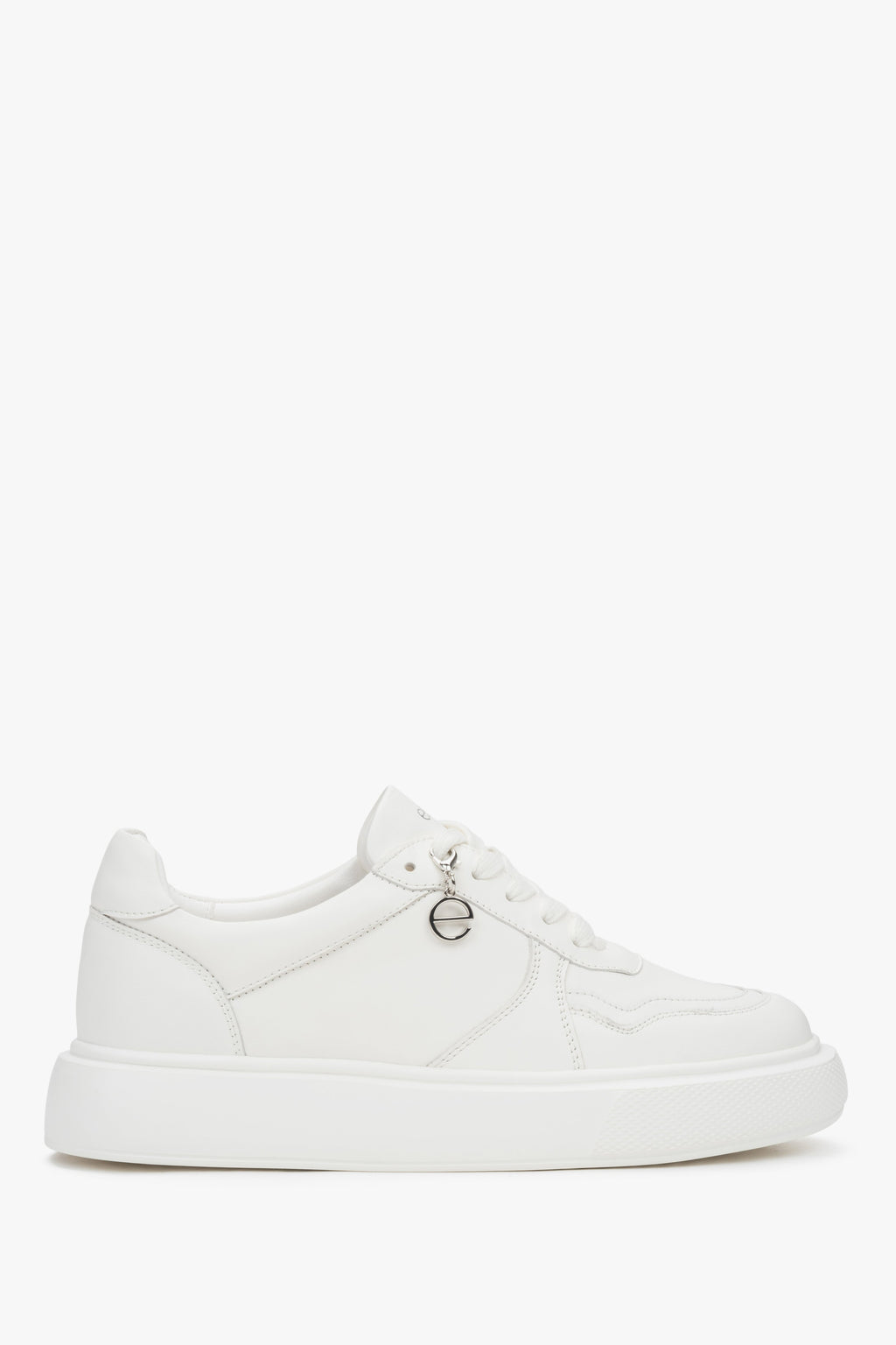 Białe skórzane sneakersy damskie z elastyczną podeszwą Estro ER00117140.