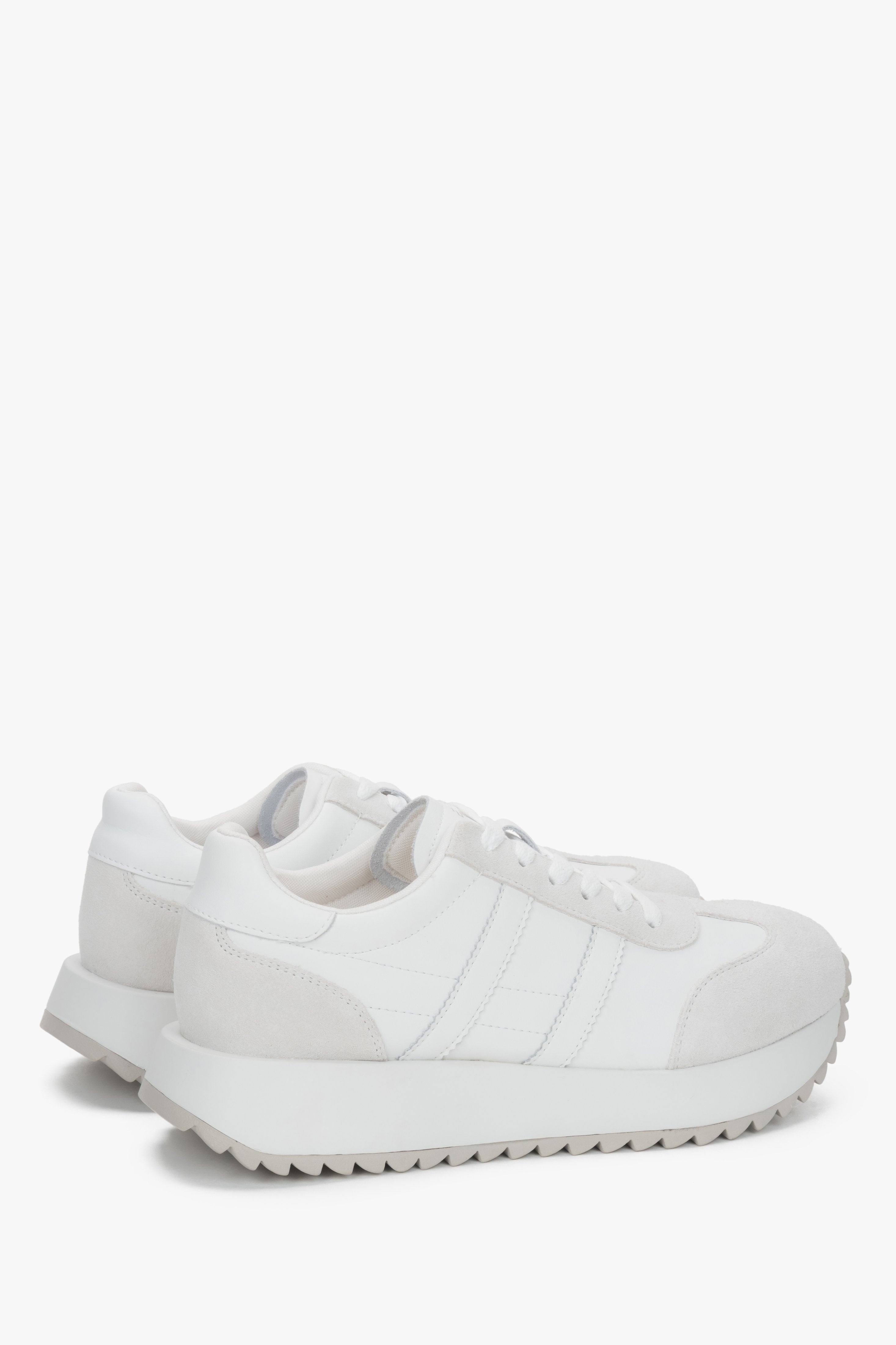 Ze skóry naturalnej i weluru, białe sneakersy damskie ES8.