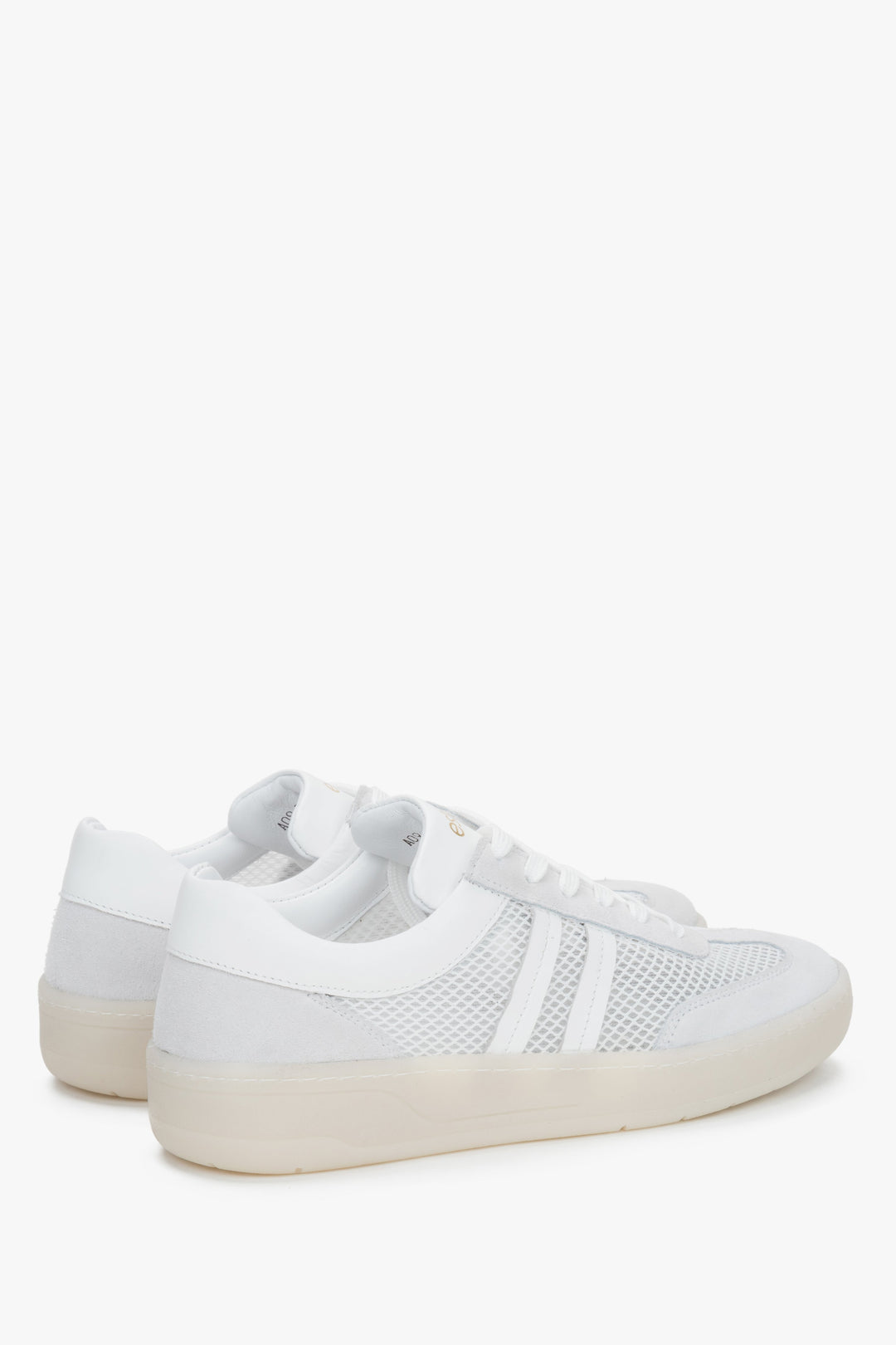 Z włoskiej skóry naturalnej i oddychającej siateczki, biało-beżowe trampki damskie Estro.