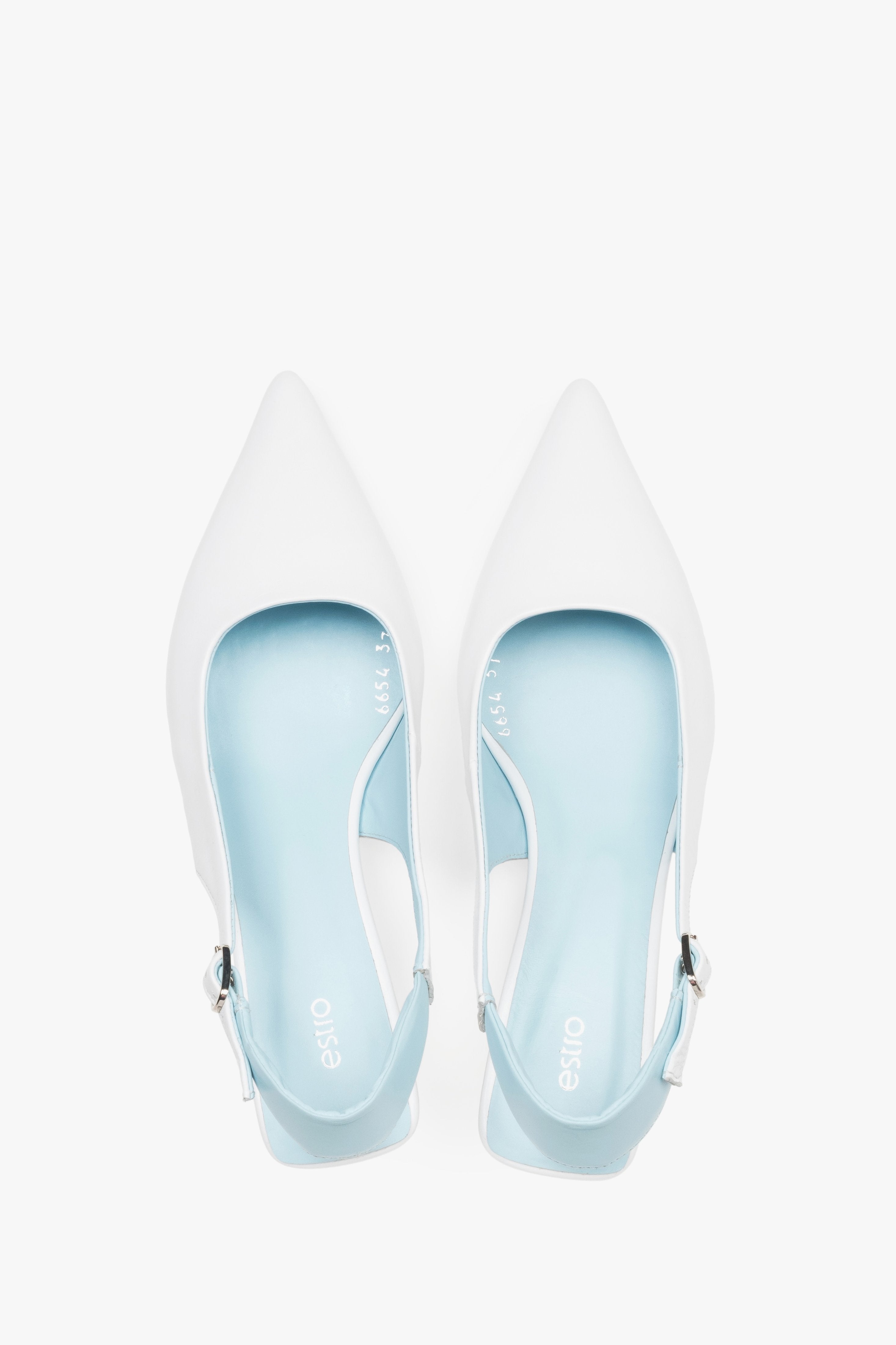 Czółenka damskie typu slingback, biało-niebieskie, na obcasie kitten heel, Estro.