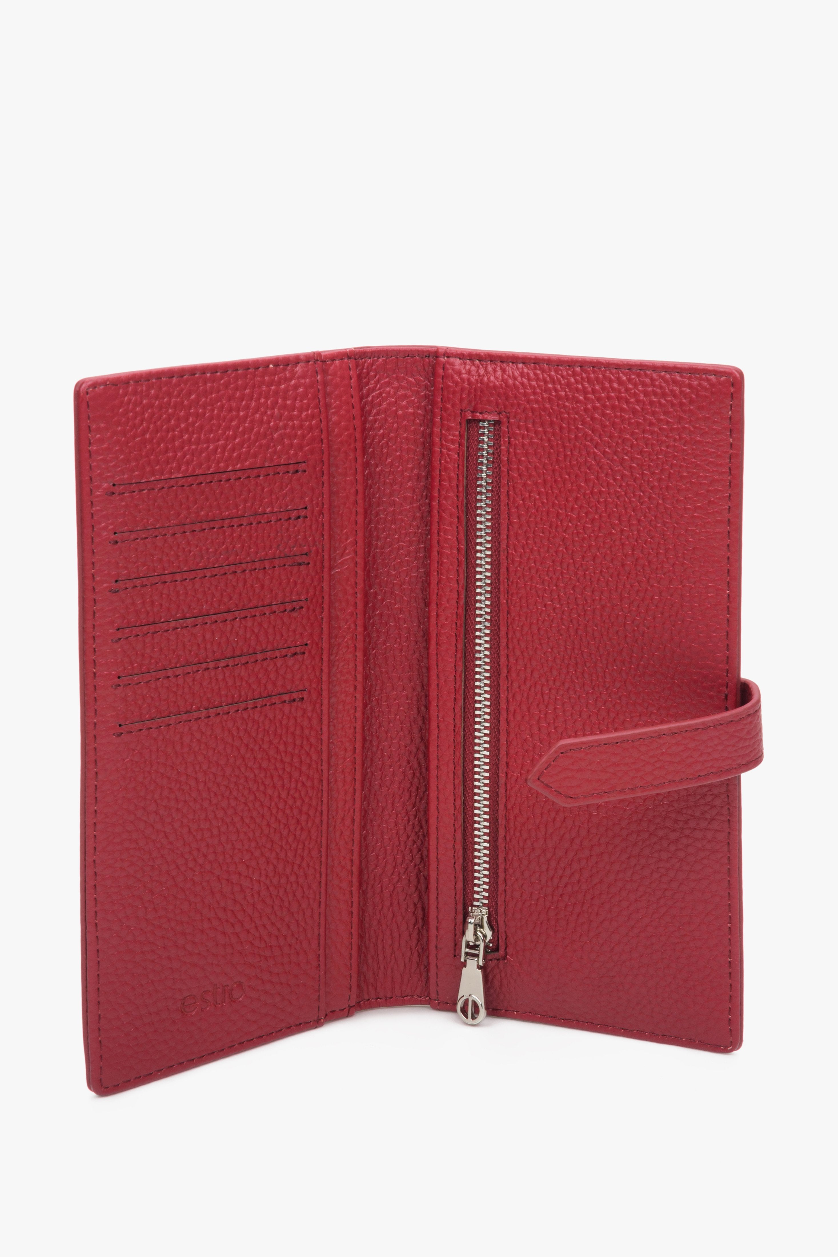 Duży, skórzany portfel damski czerwony Estro - wnętrze modelu.