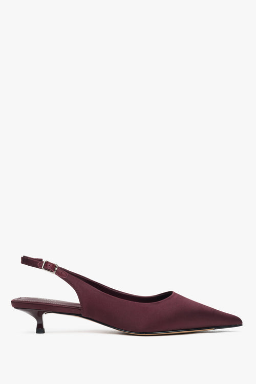 Bordowe czółenka damskie z odkrytą piętą typu slingback na niskim obcasie.