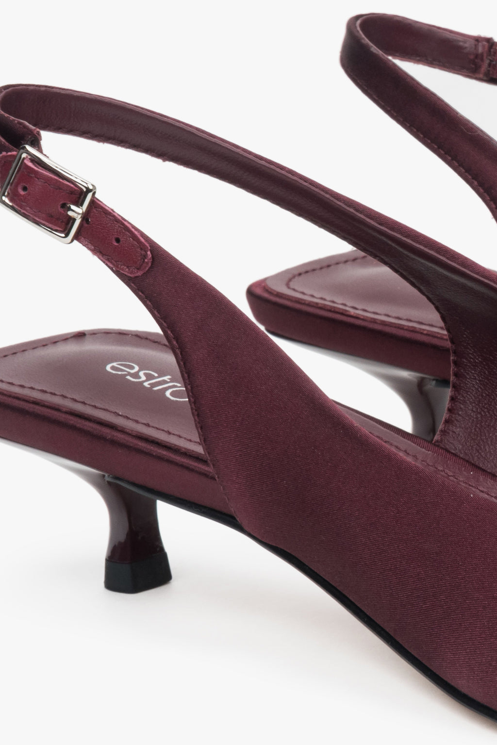 Bordowe czółenka damskie z odkrytą piętą typu slingback Estro.