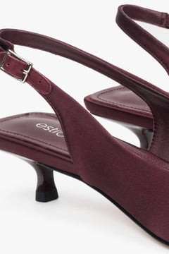 Bordowe czółenka damskie z odkrytą piętą typu slingback Estro.