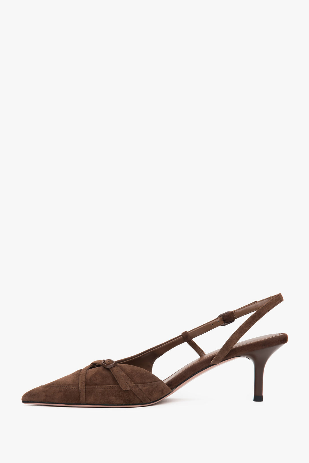 Eleganckie brązowe czółenka damskie Estro, wykonane z miękkiego weluru, o fasonie slingback i na wygodnym, niskim obcasie.