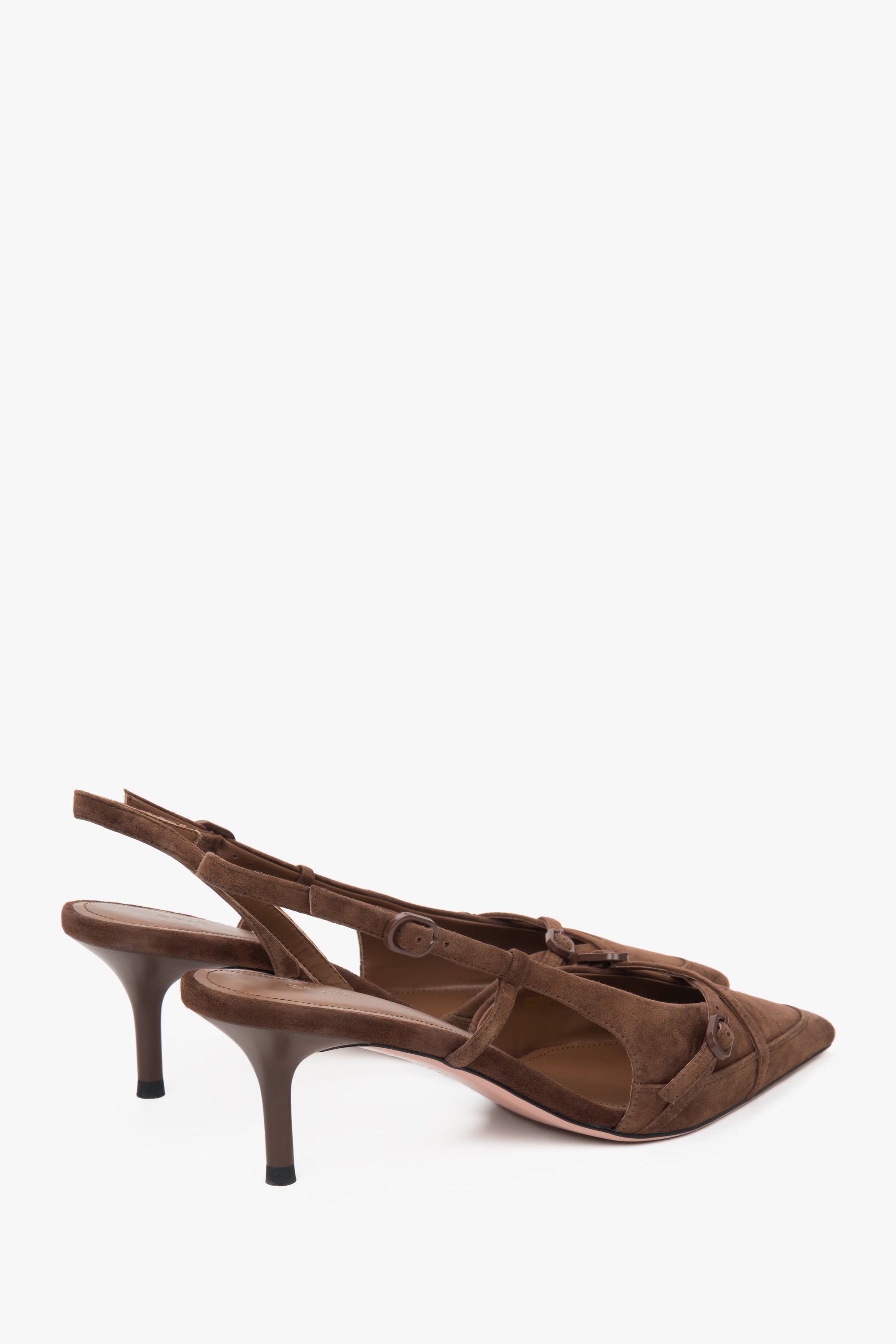 Komfortowe brązowe czółenka damskie Estro z weluru, o fasonie slingback i na niskim obcasie.