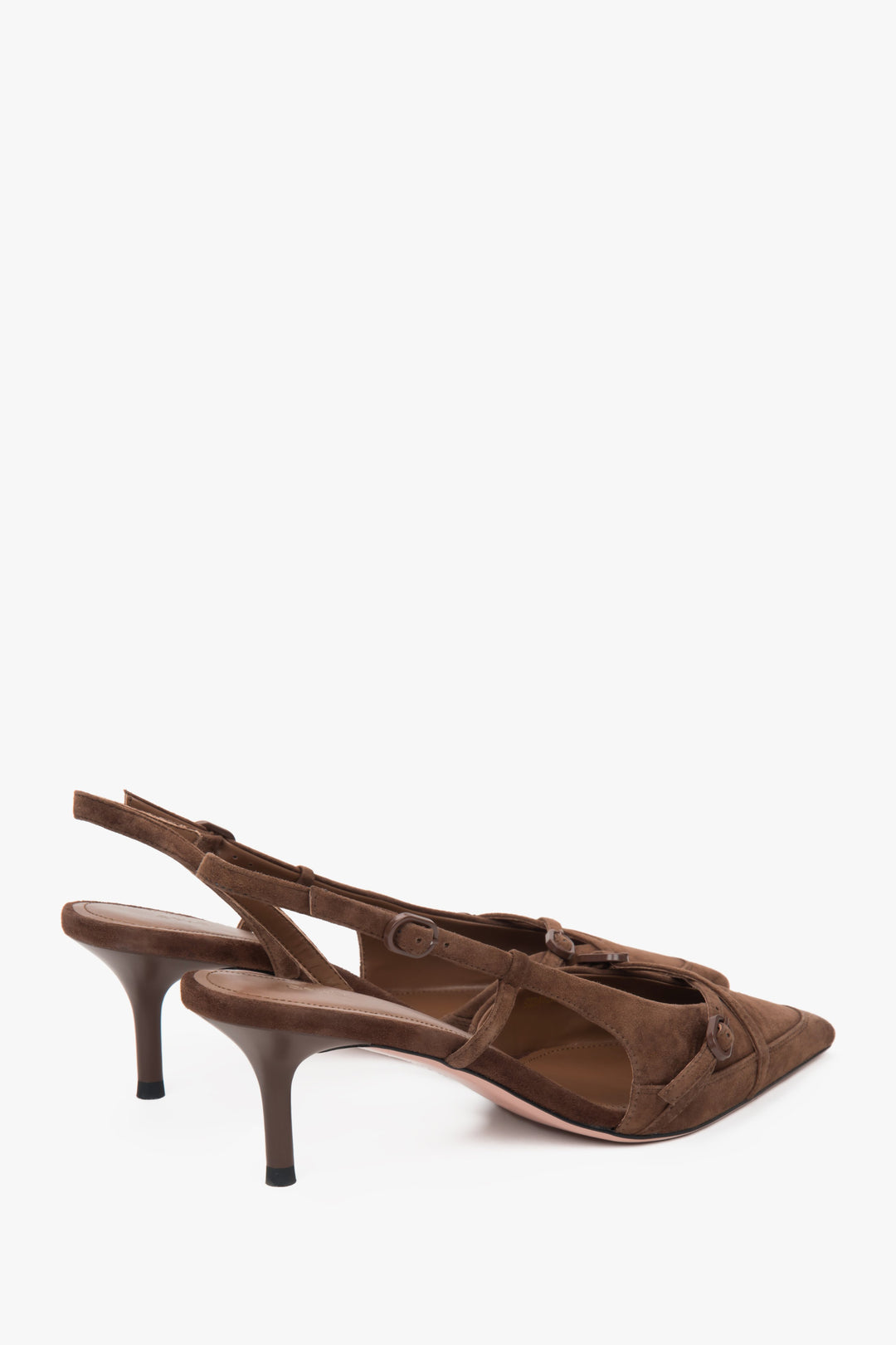 Komfortowe brązowe czółenka damskie Estro z weluru, o fasonie slingback i na niskim obcasie.