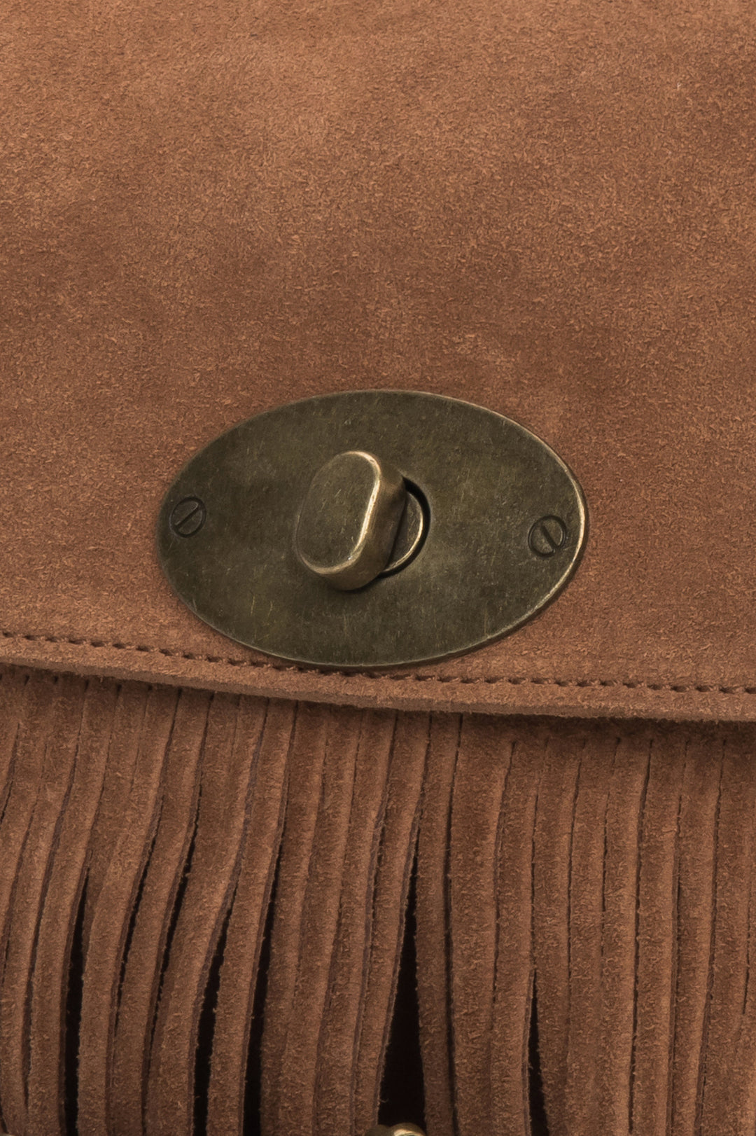 Niewielka torebka damska Estro w stylu boho, brązowa.