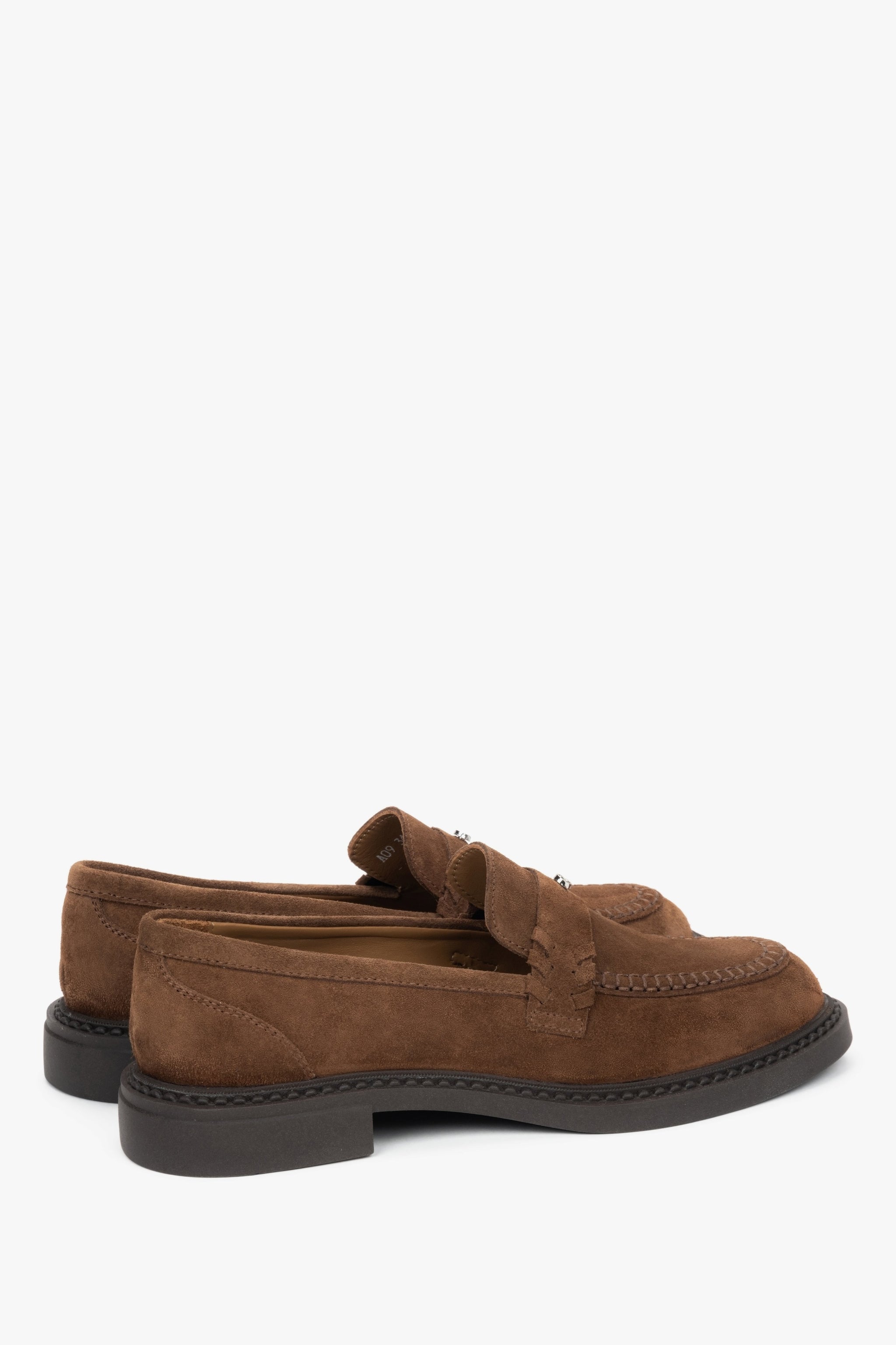 Z włoskiego weluru naturalnego Premium, brązowe loafersy damskie typu Penny Estro.