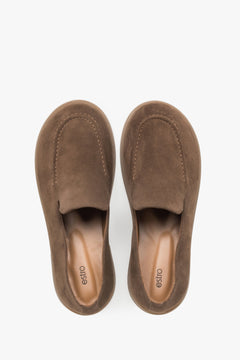 Brązowe mokasyny damskie typu barefoot z włoskiego weluru naturalnego Premium Estro ER00119353.