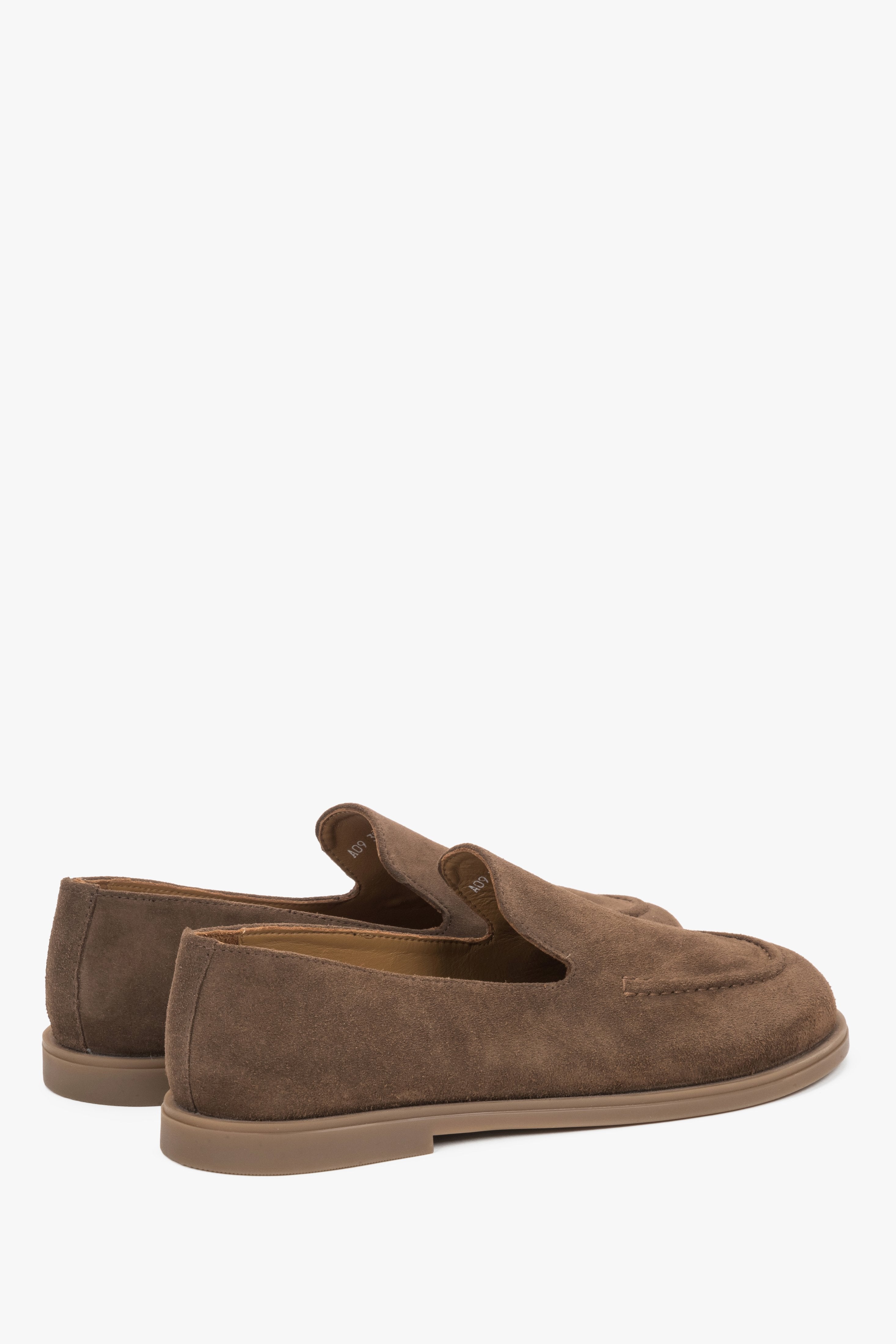 Z włoskiego weluru naturalnego Premium, brązowe mokasyny damskie typu barefoot Estro.