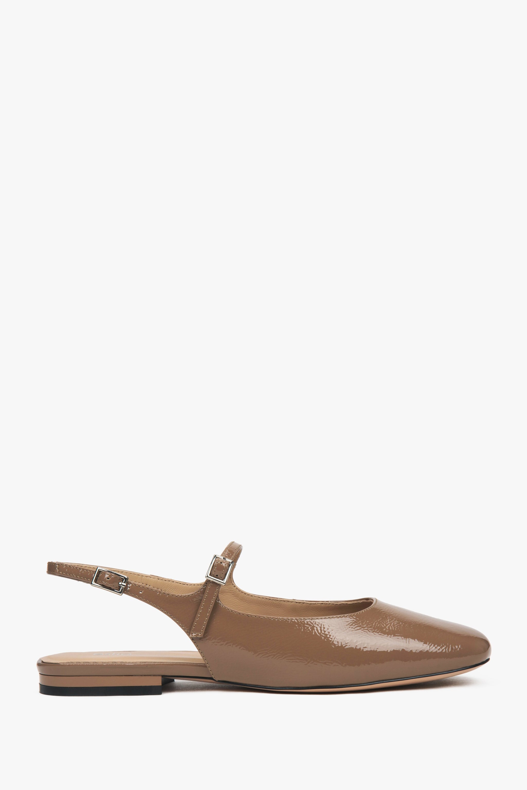 Brązowe sandały damskie na płaskim obcasie typy slingback Estro ER00117180.