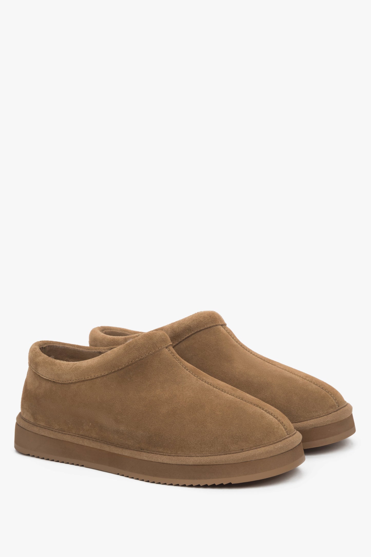 Estro - brązowe welurowe chodaki damskie na elastycznej platformie z futrzanym wsadem.