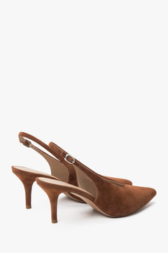 Komfortowe brązowe czółenka damskie Estro z weluru, o fasonie slingback i na niskim obcasie.