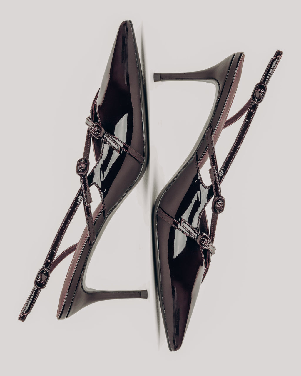 Burgundowe czółenka damskie typu slingback z lakierowanej skóry naturalnej Estro ER00119042.