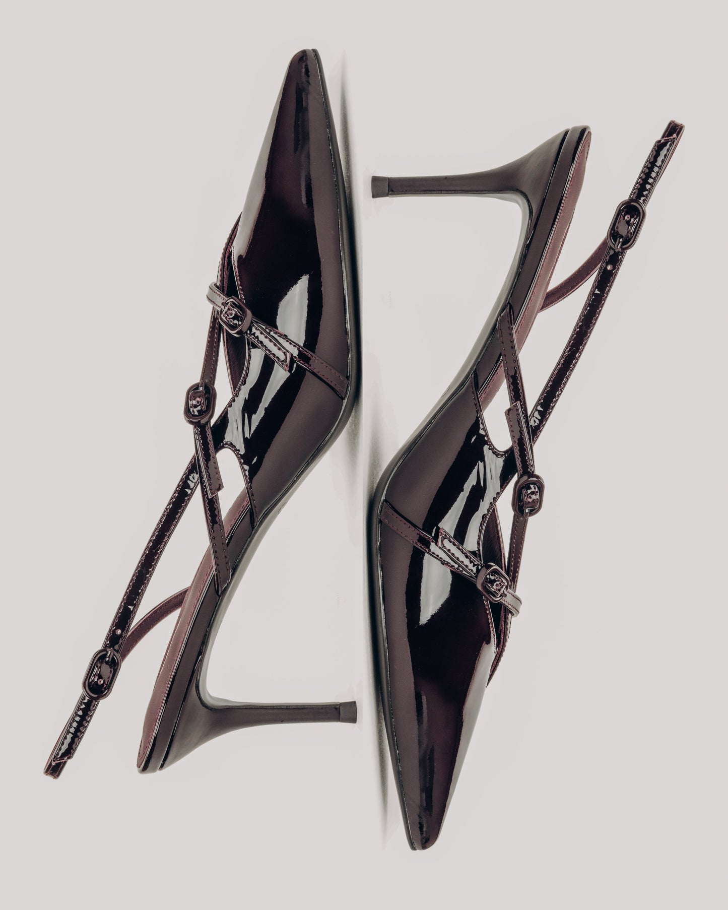 Burgundowe czółenka damskie typu slingback z lakierowanej skóry naturalnej Estro ER00119042.