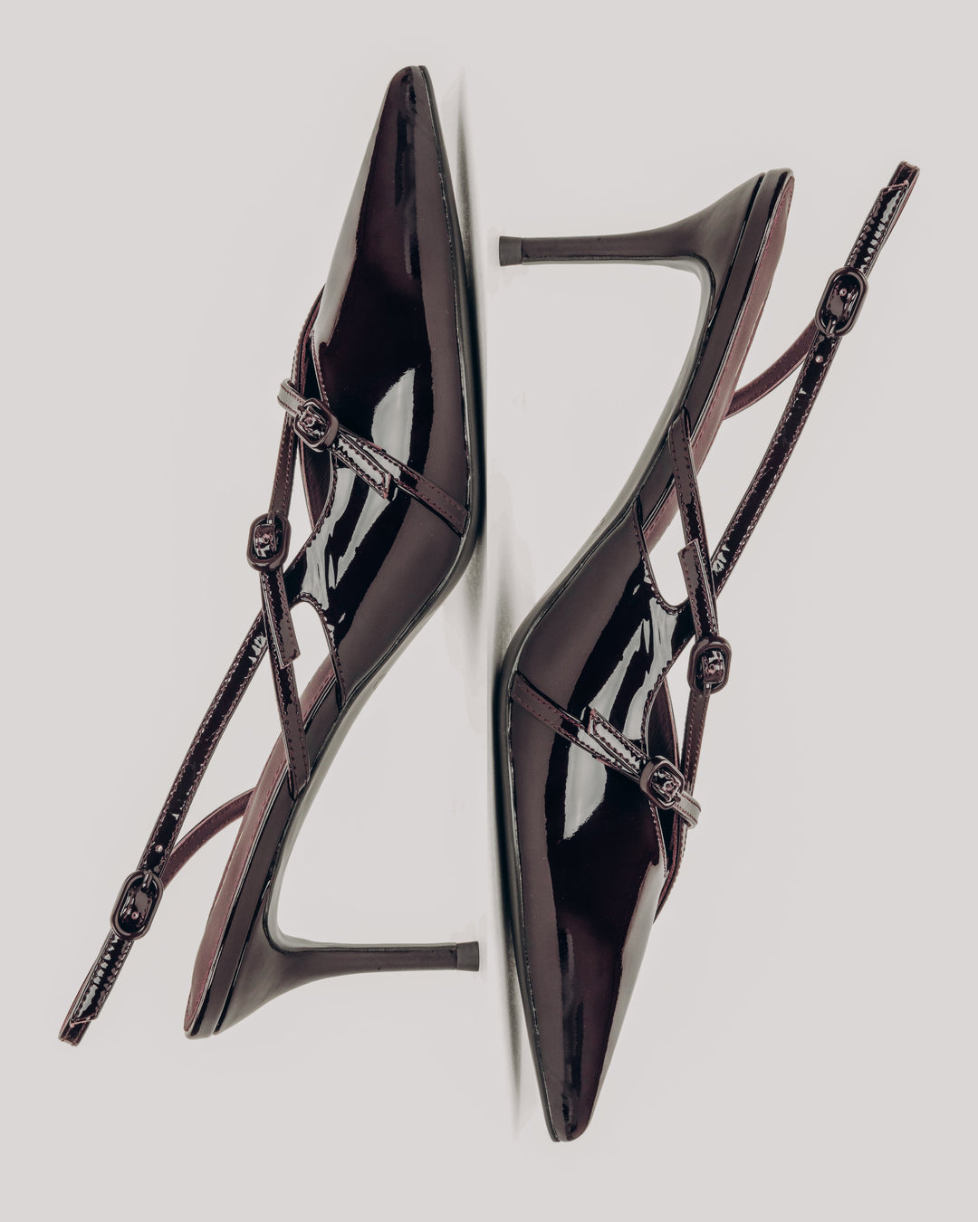 Burgundowe czółenka damskie typu slingback z lakierowanej skóry naturalnej Estro ER00119042.