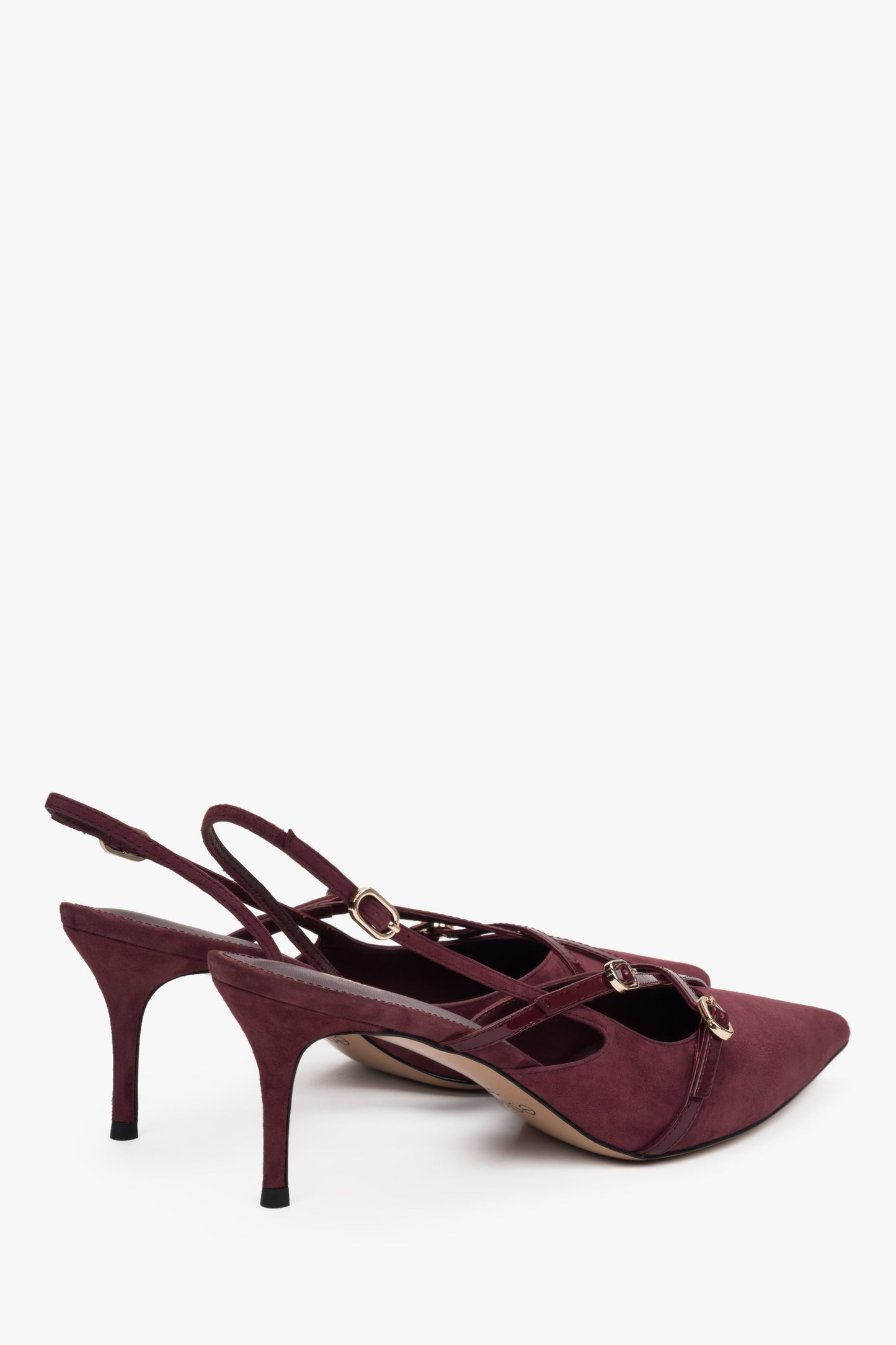 Wyjątkowe burgundowe czółenka damskie Estro, wykonane z weluru, o fasonie slingback.