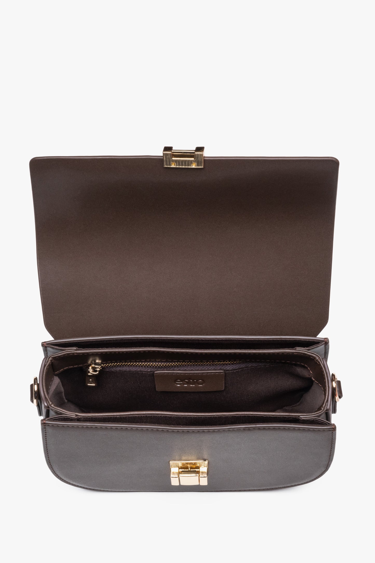 Skórzana ciemnobrązowa torebka damska na ramię - zbliżenie na wnętrze.