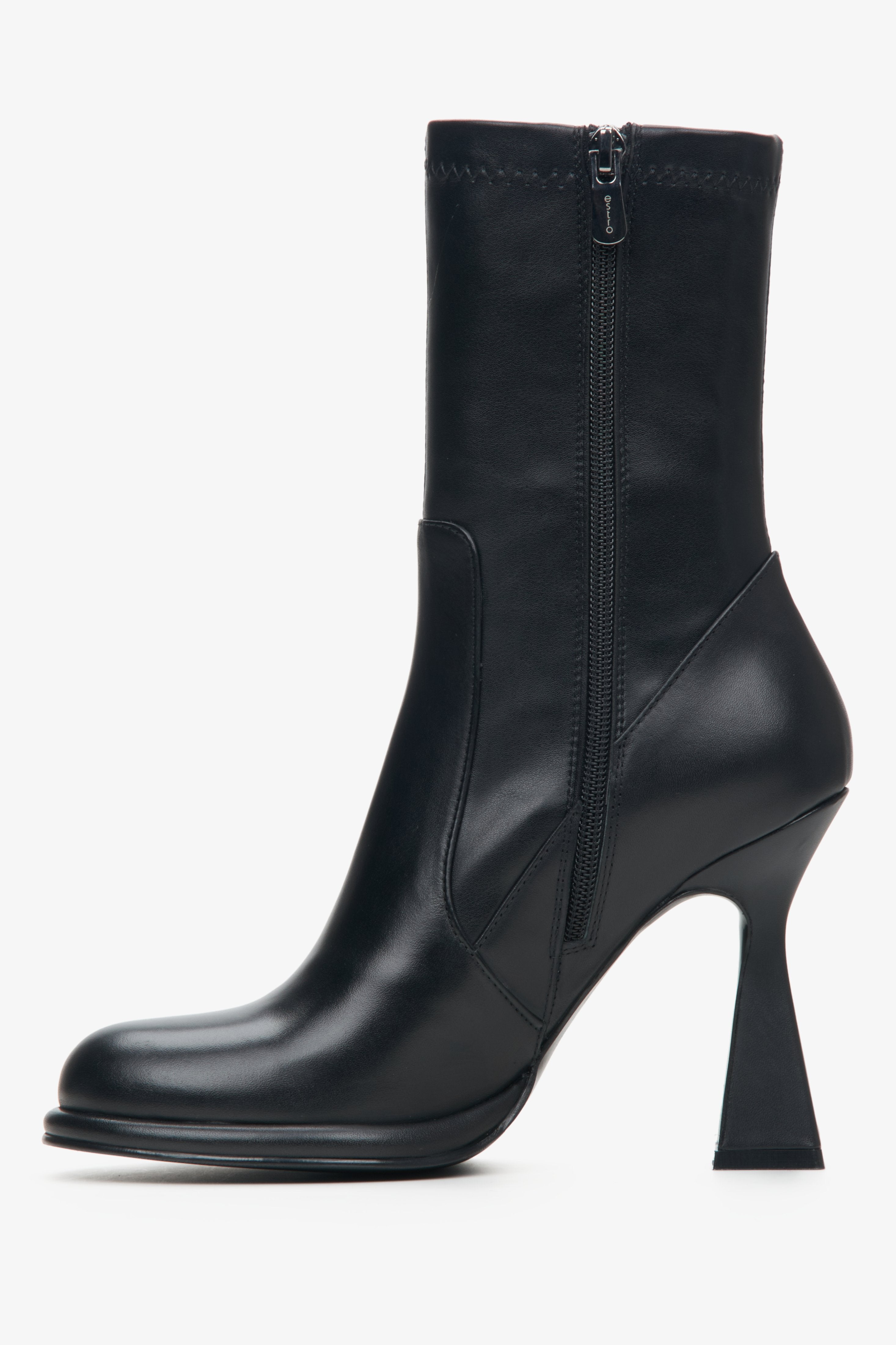 Skórzane czarne botki damskie na obcasie Estro - profil buta.