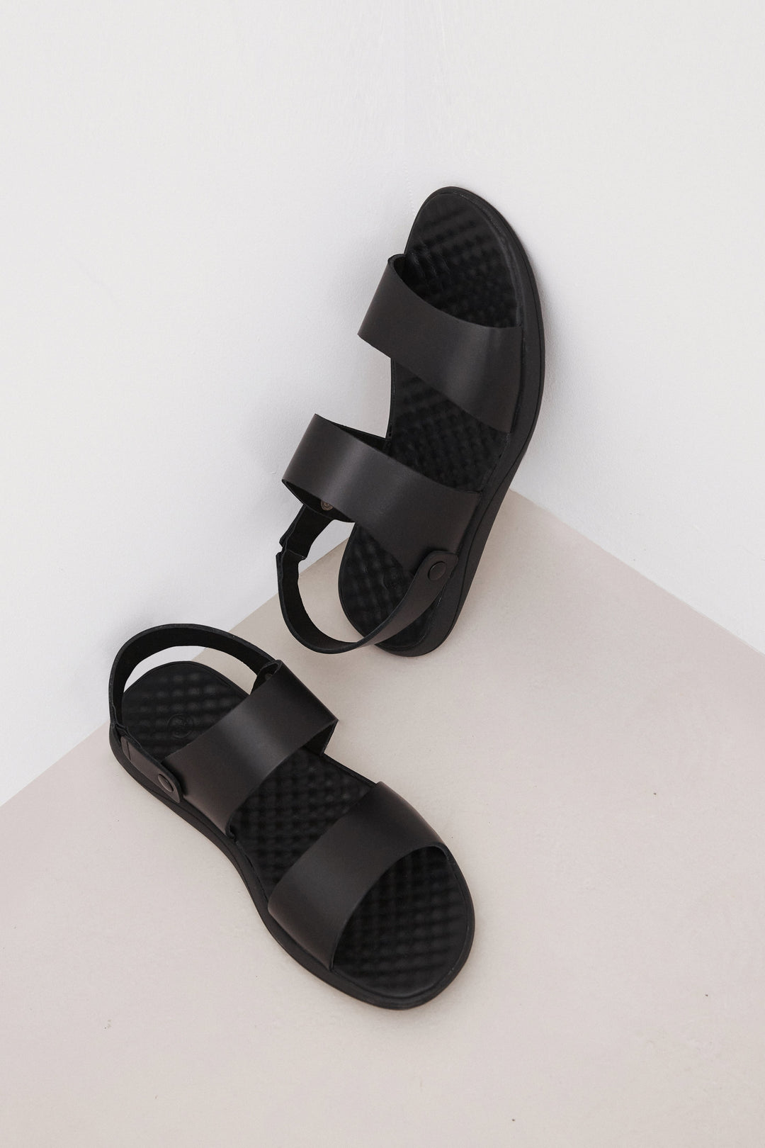 Czarne sandały męskie z grubych pasków ze skóry naturalnej Estro ER00112973