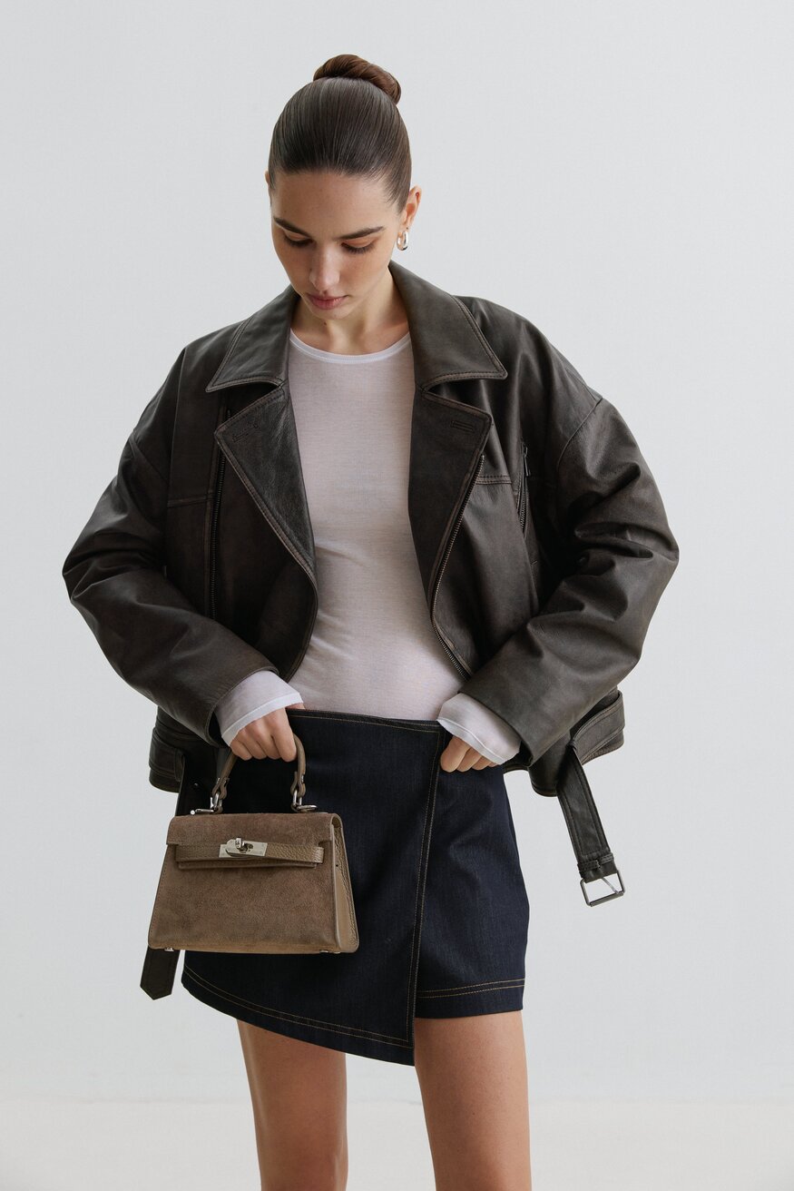 Ciemnobeżowa torebka damska kuferek z włoskiego weluru Premium ze srebrnymi okuciami Estro ER00118150