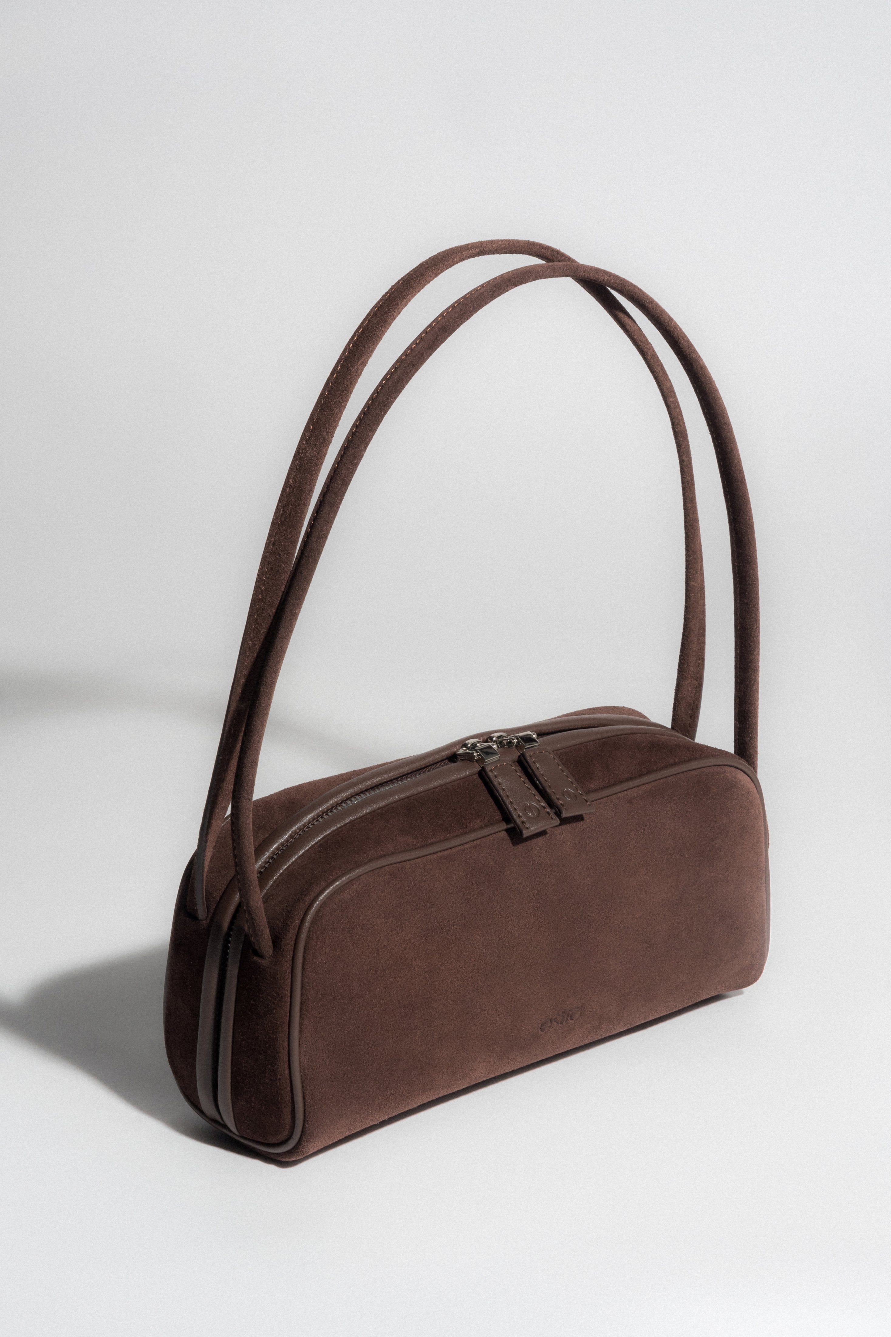 Elegancka ciemnobrązowa torebka damska na ramię z weluru naturalnego Estro ER00118350.