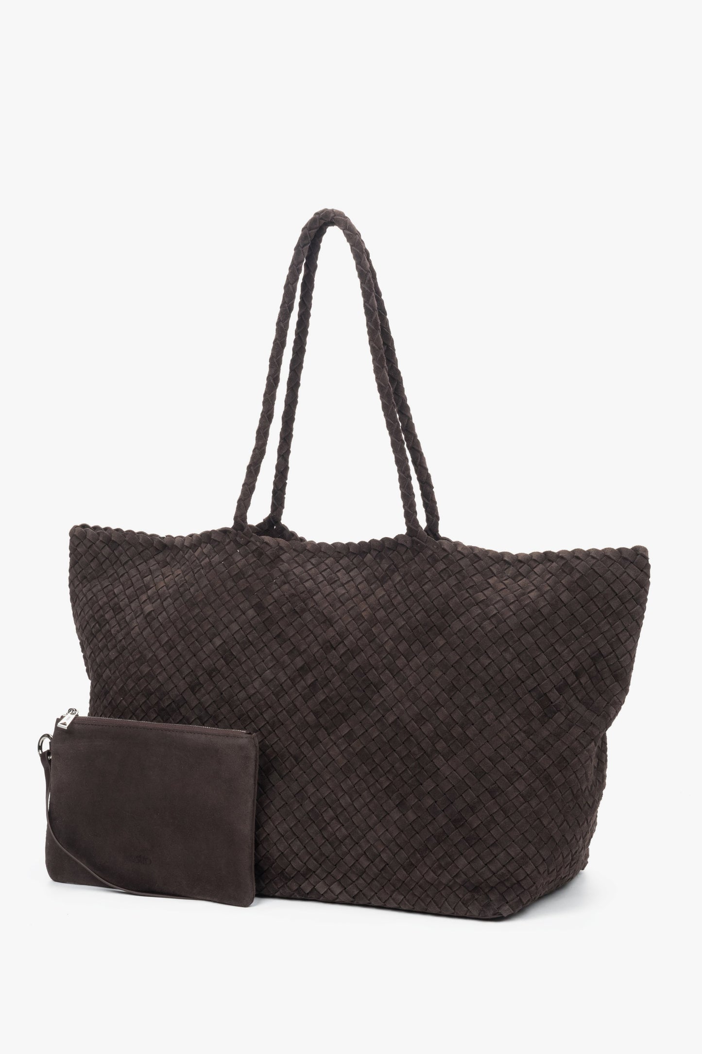 Ciemnobrązowa shopperka damska z plecionego weluru naturalnego.
