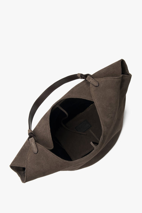 Torebka damska typu hobo, ciemnobrązowa, z włoskiego weluru naturalnego Premium, Estro ER00118144.